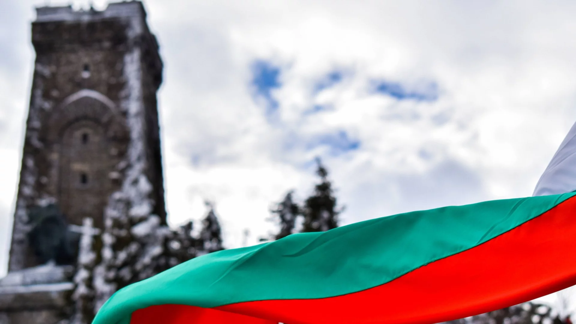 Паметникът "Шипка" се руши: Кога ще започне ремонтът?