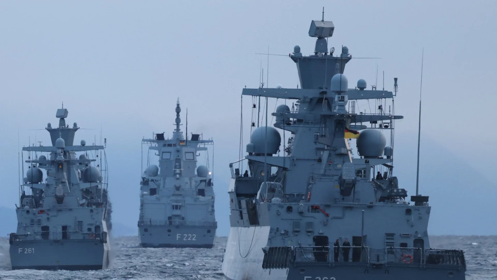 Великобритания праща военен кораб в Кипър (ВИДЕО)