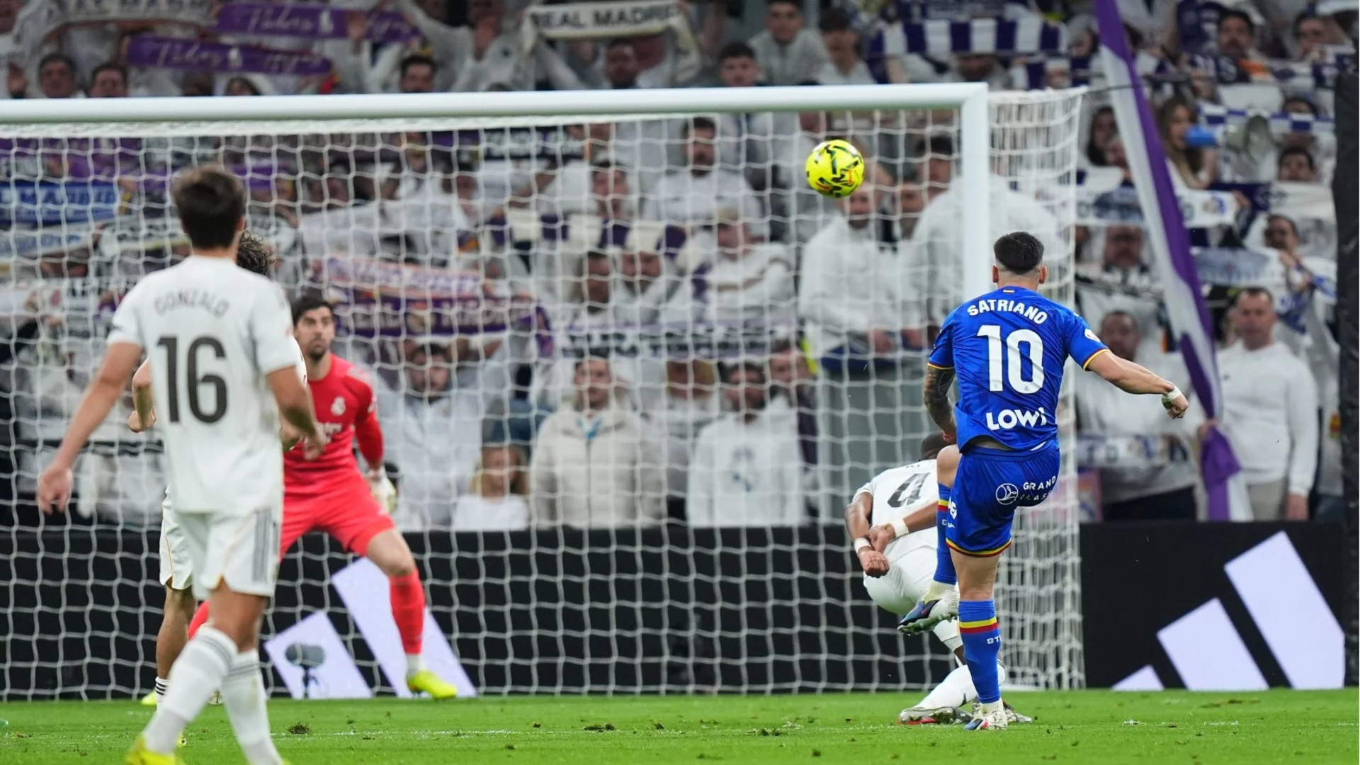 Реал Мадрид се издъни в борбата за титлата! Шедьовър смълча "Бернабеу"