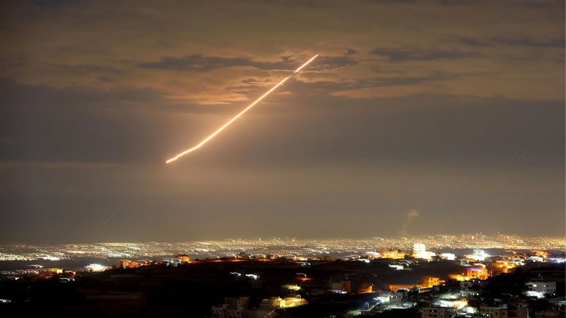 НА ЖИВО: Тръмп твърди, че всички цели в Иран са унищожени