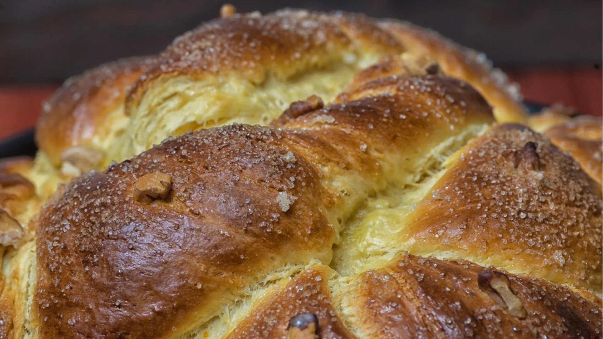 Каква е разликата между кафява и бяла захар в печивата