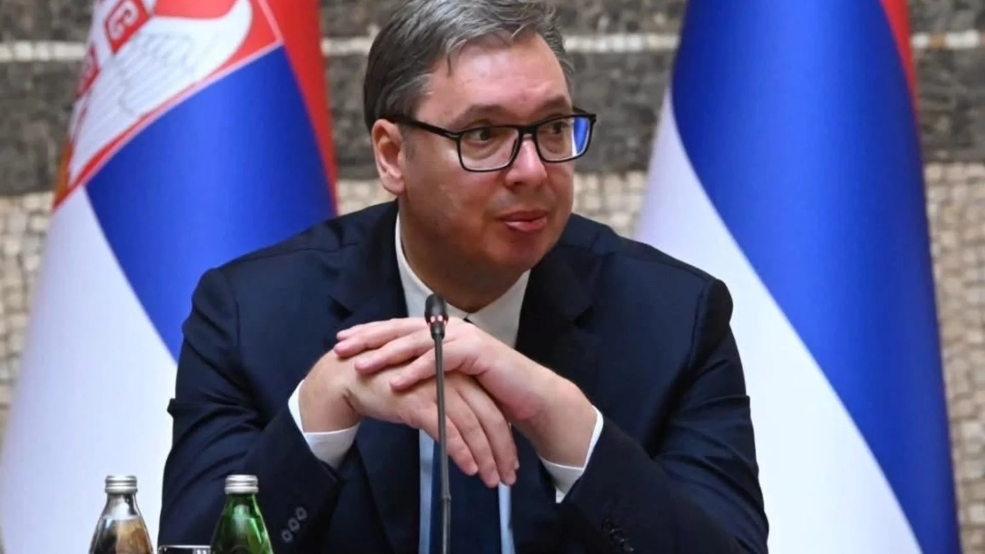 Вучич смъмри сърбите, отишли да се пекат в Дубай