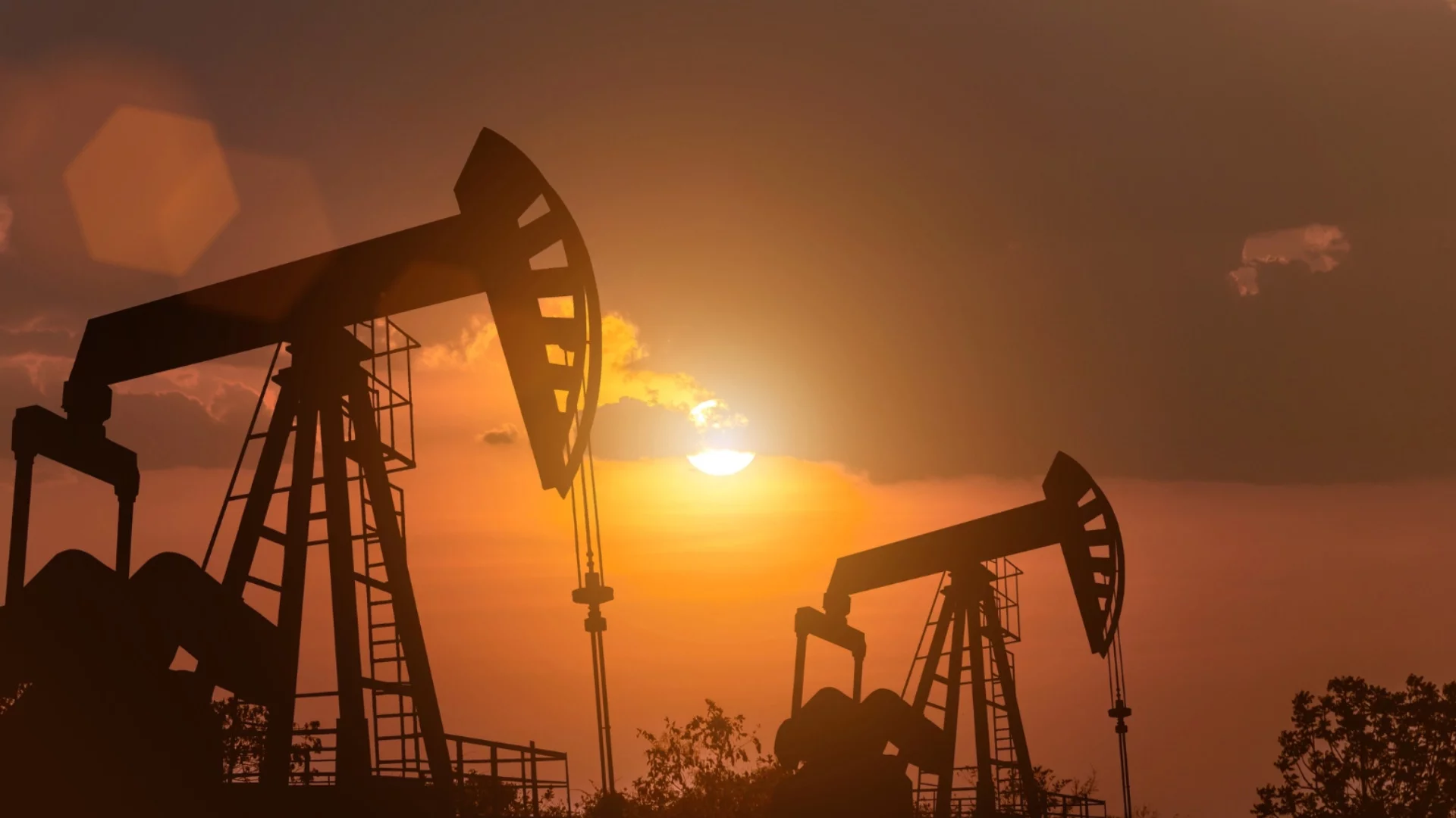 Добри новини, лоши новини: Цената на петрола се чуди какво да прави (ВИДЕО)