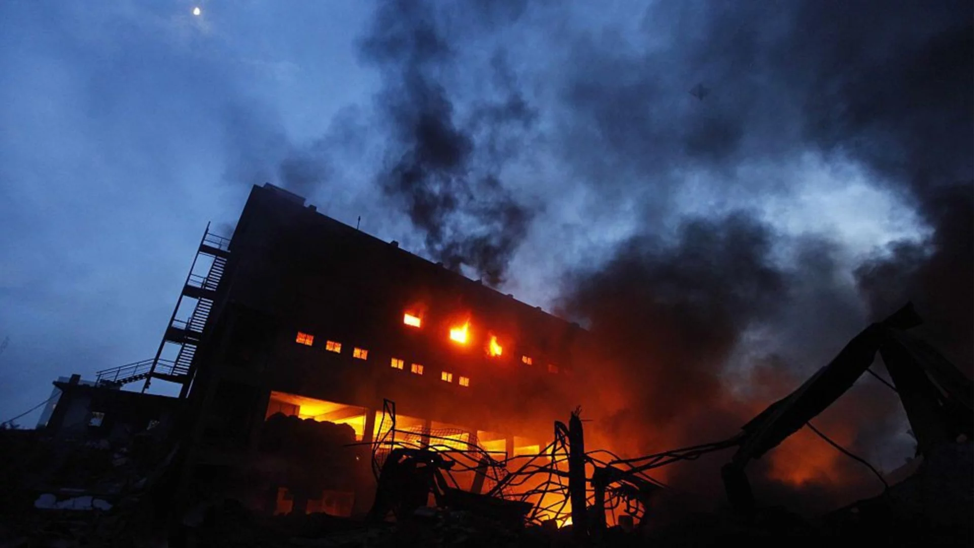 Украйна удари завод на 1300 км навътре в Русия. Руски източник говори за 5 поразени кораба в Новоросийск (ВИДЕО)