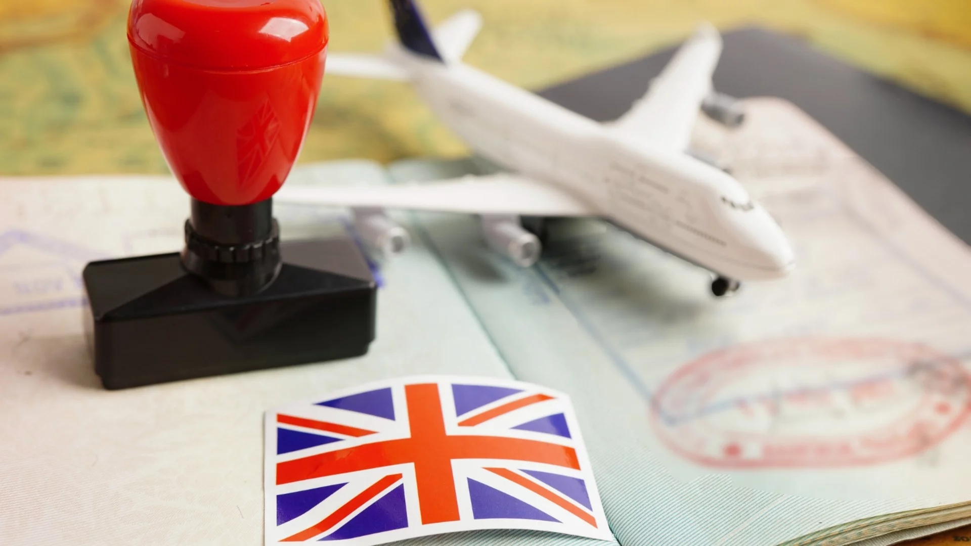 Великобритания спира студентските визи за граждани на четири държави