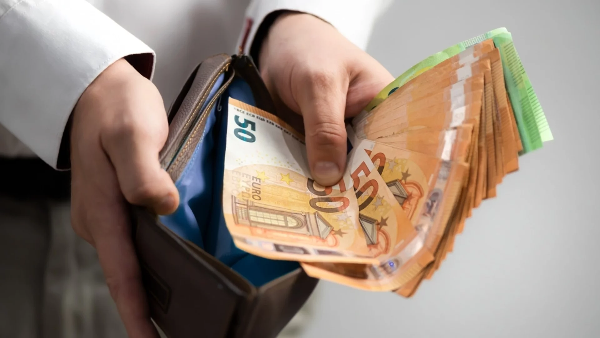 В петък: Дъжд от евро ще се излее над главите на Близнаци, Стрелци + още 2 зодии