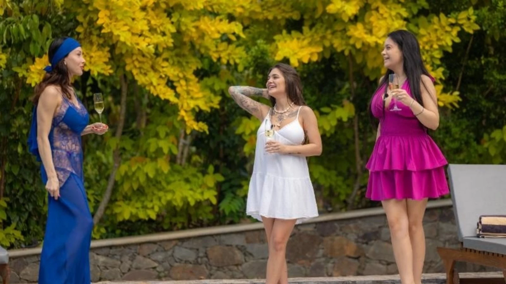 Ергените посрещнаха неочаквани нови "изкусителки" (СНИМКА)