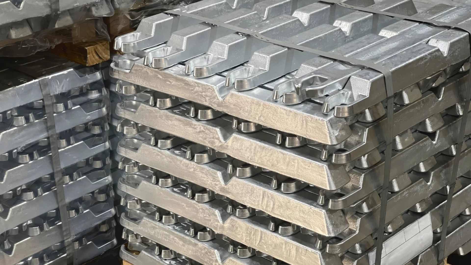 Войната удари пазара на алуминий