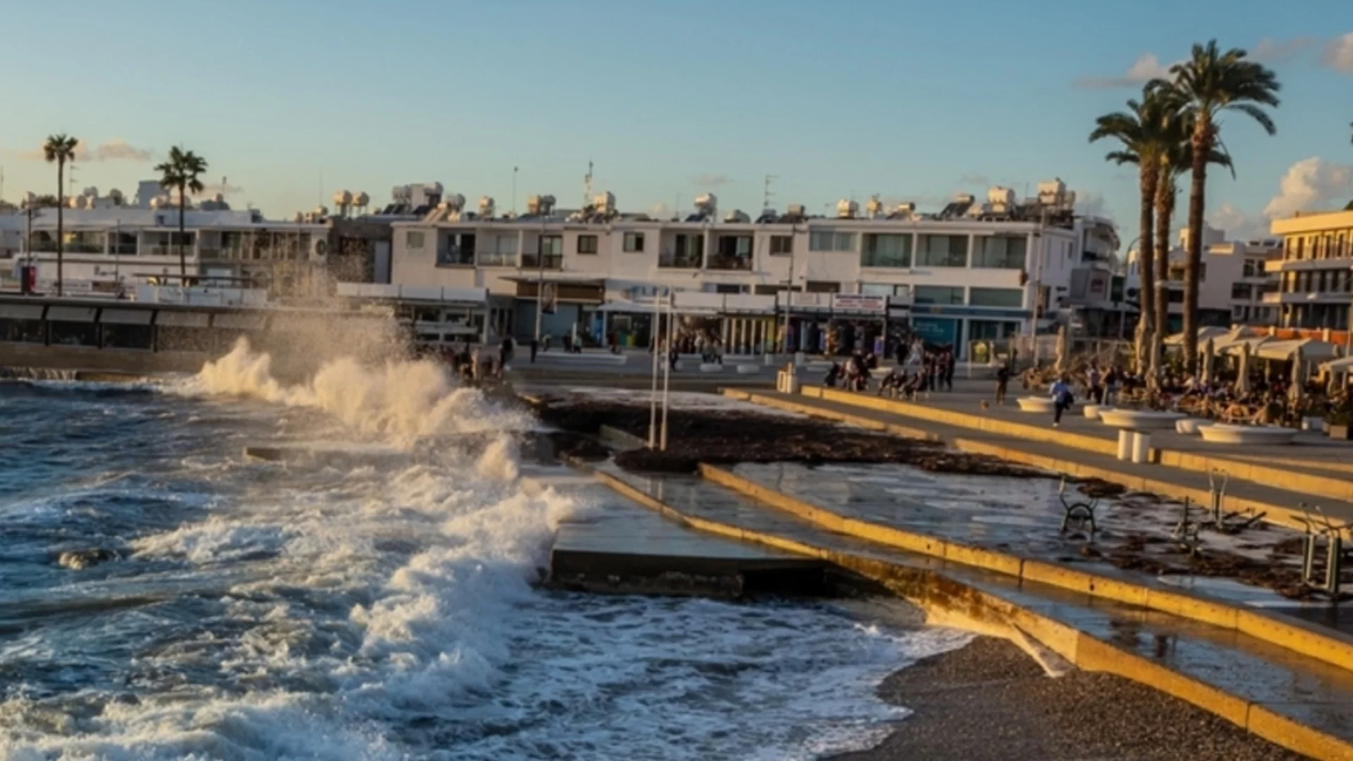 Отменени са десетки полети от и до Кипър