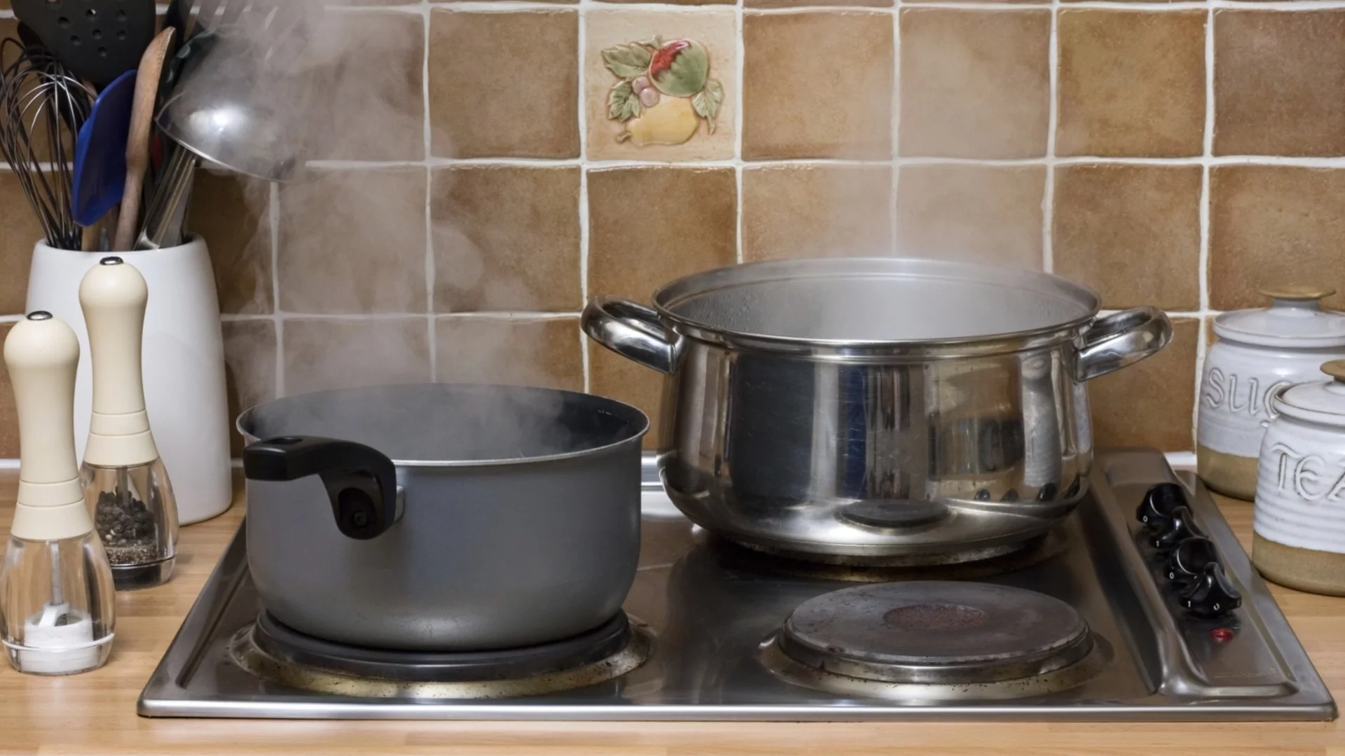 Каква е разликата между готвене на пара и варене във вода