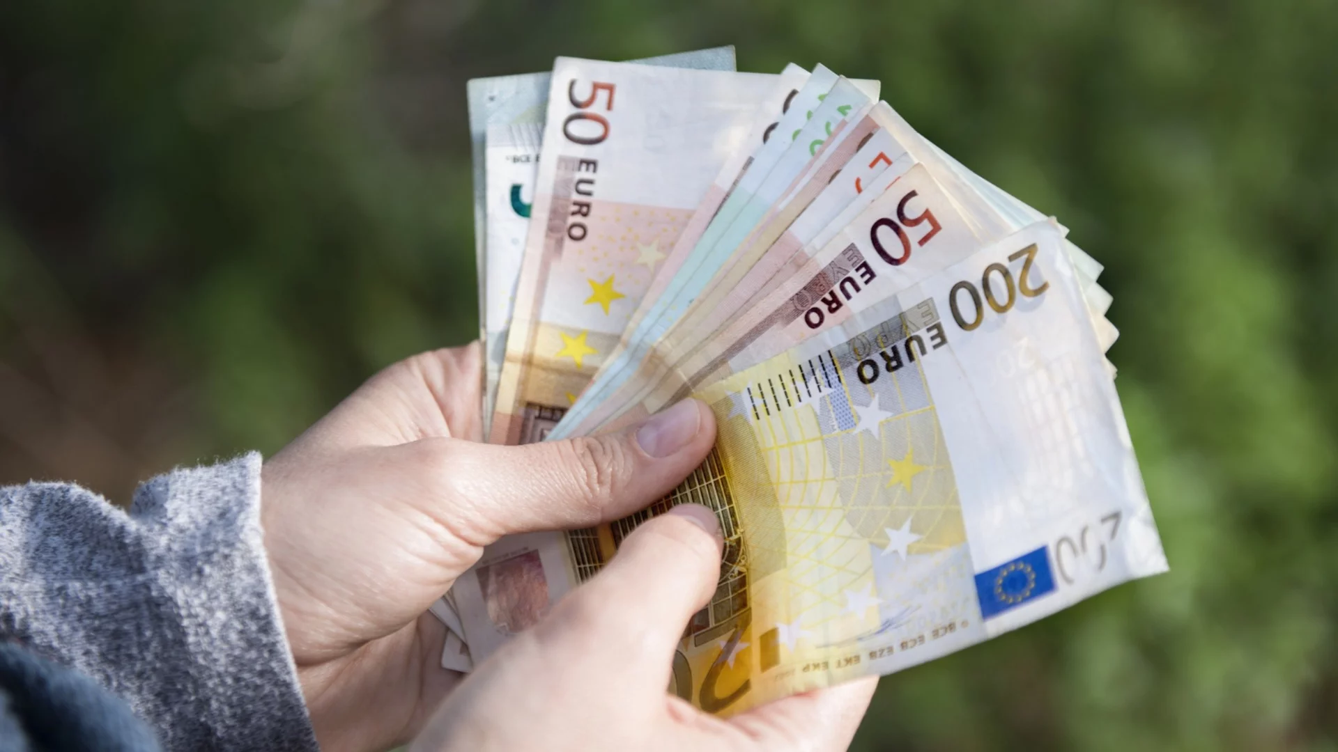 В събота: Бели пари за черни дни ще заделят Везни, Риби + още 2 зодии