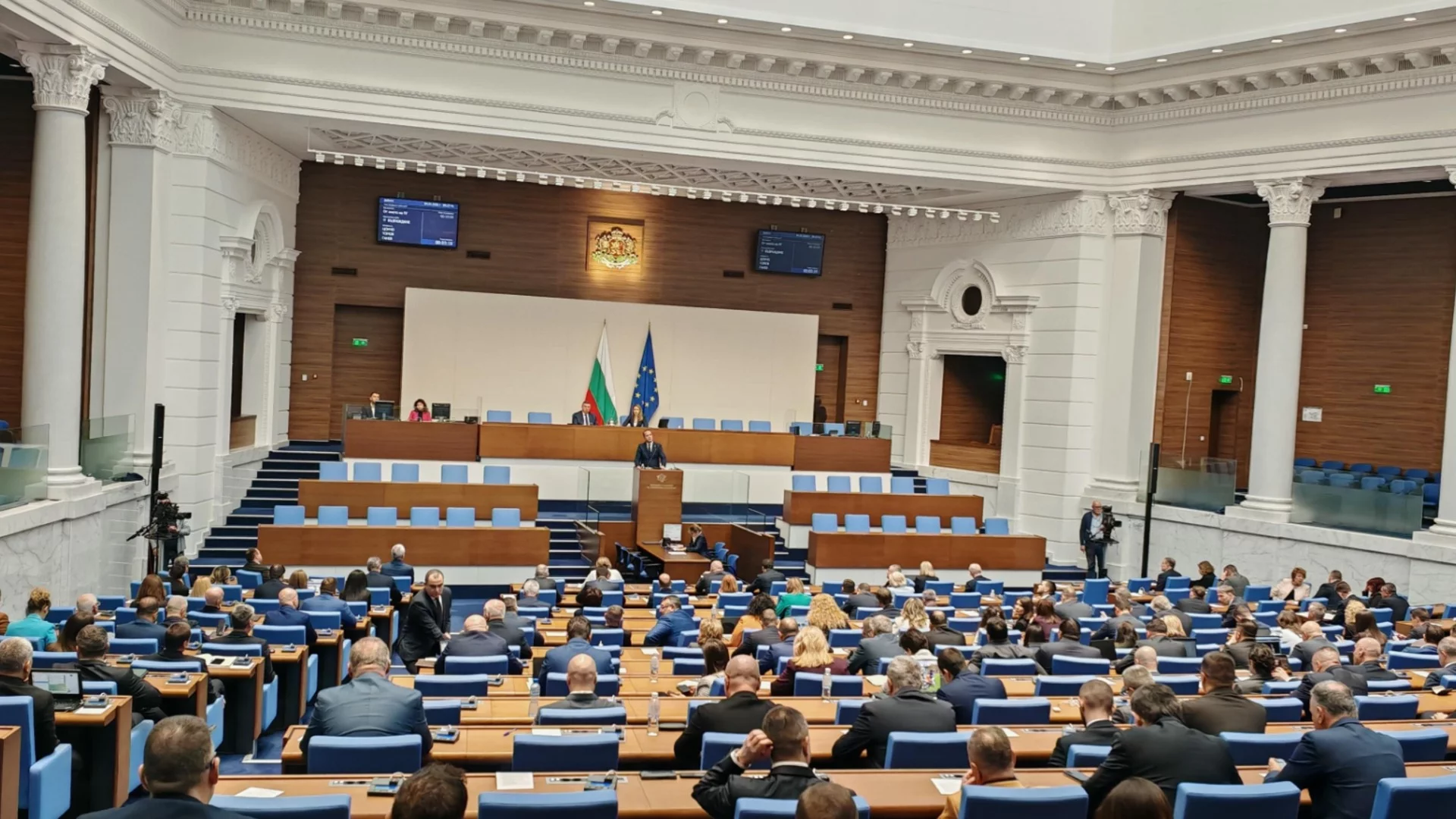 Висока избирателна активност и до 5 партии в следващото НС: Проучване за пренареждане на картите с нов политически играч