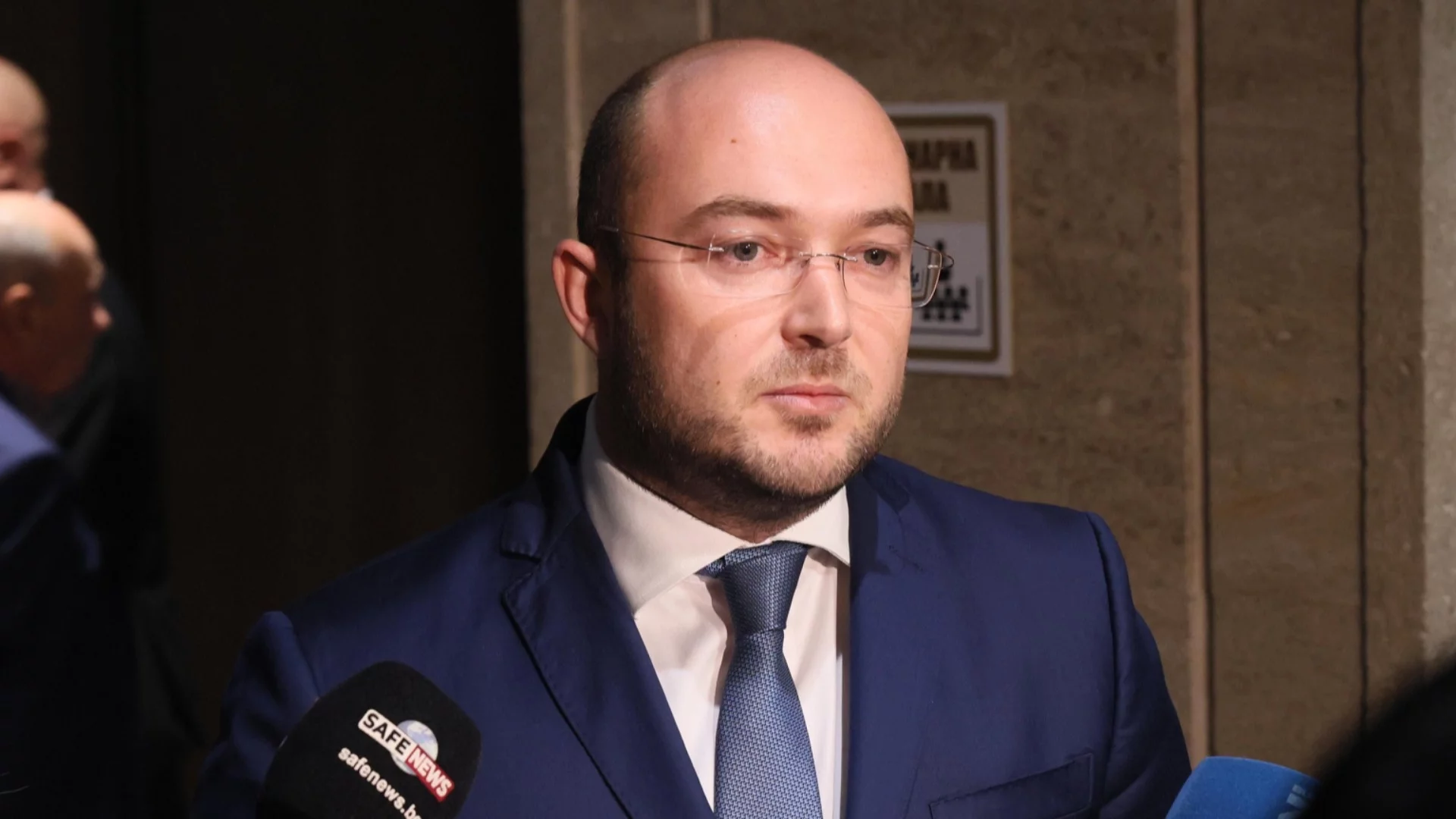 "Няма дъно в българската политика": Комисия отхвърли закона за лобизма. Губим 440 млн. евро от ПВУ?