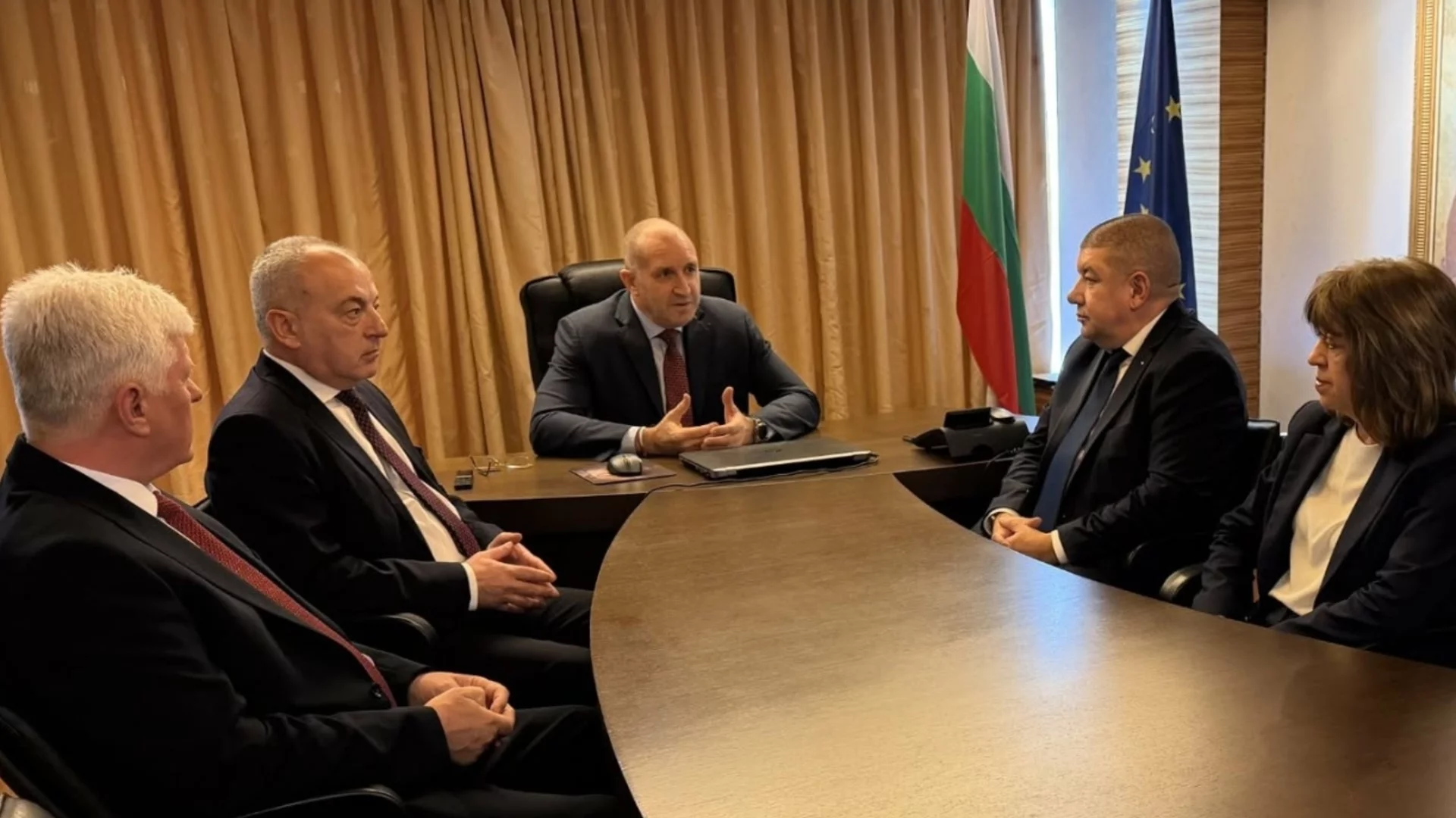 Дежа вю с НДСВ: Отказаха да регистрират коалиция "Подкрепи Радев"