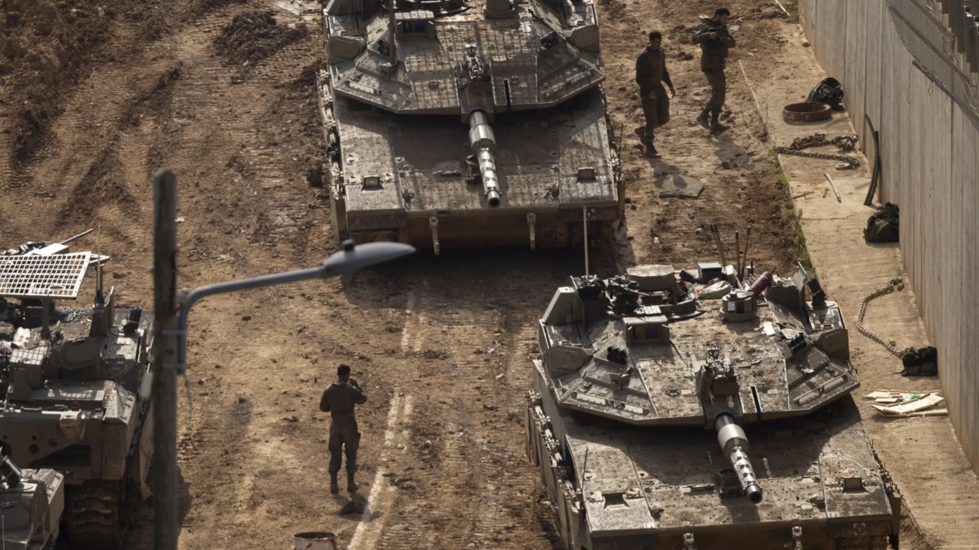 Ливан помоли Франция да се намеси: Бейрут е под масирани бомбардировки