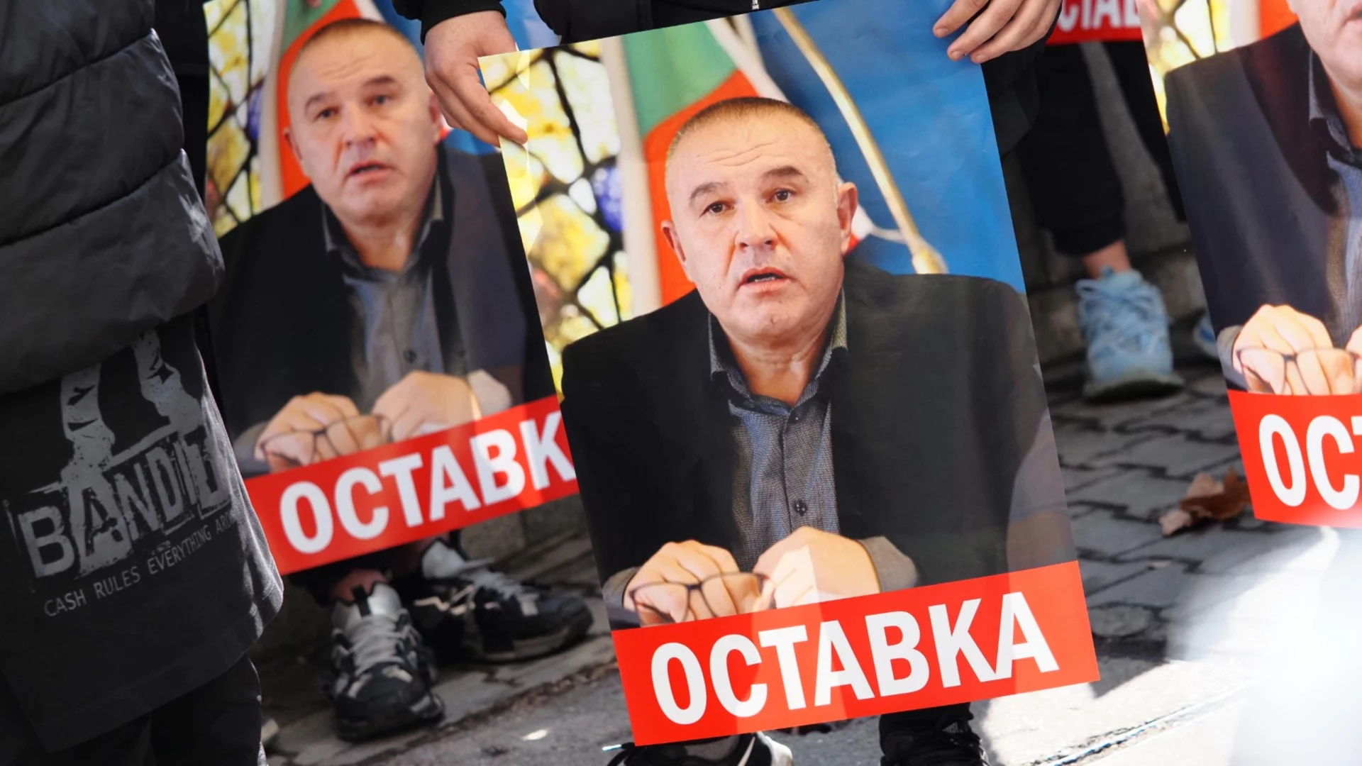 След борбата - и щангите излязоха на протест срещу шефа на централата