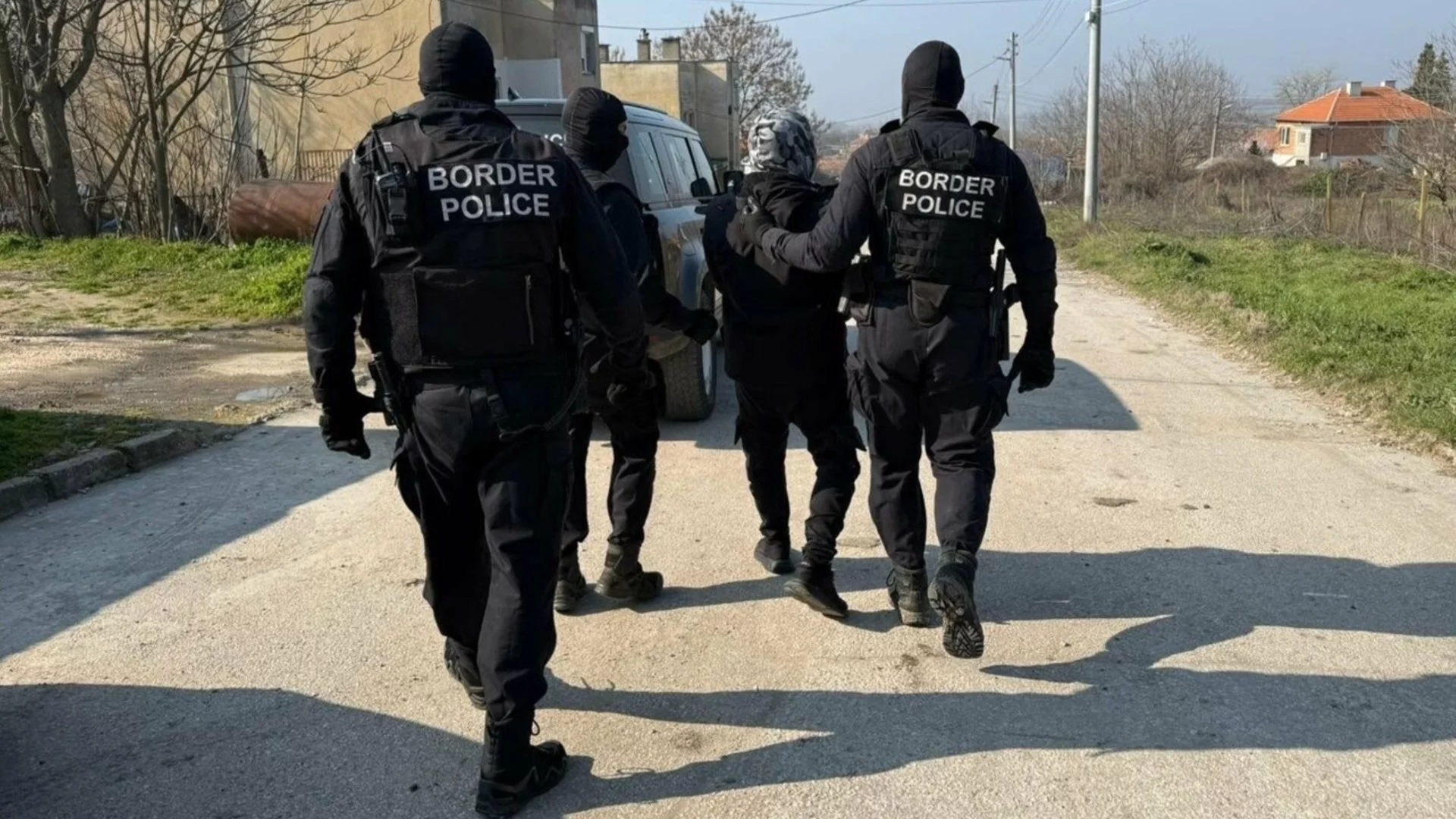 От турската граница до Западна Европа: Хванаха трафиканти на мигранти (СНИМКИ)