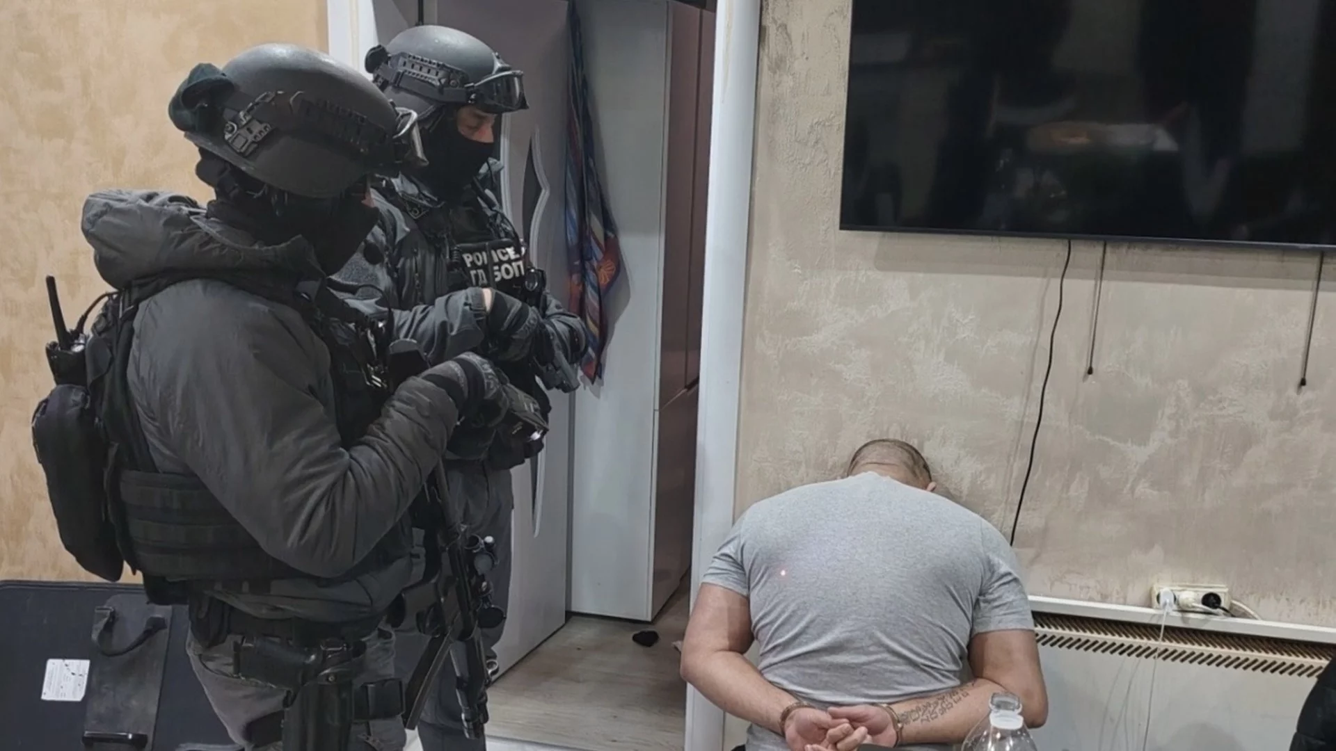 Осем арестувани: ГДБОП разби престъпна група сводници (СНИМКИ)