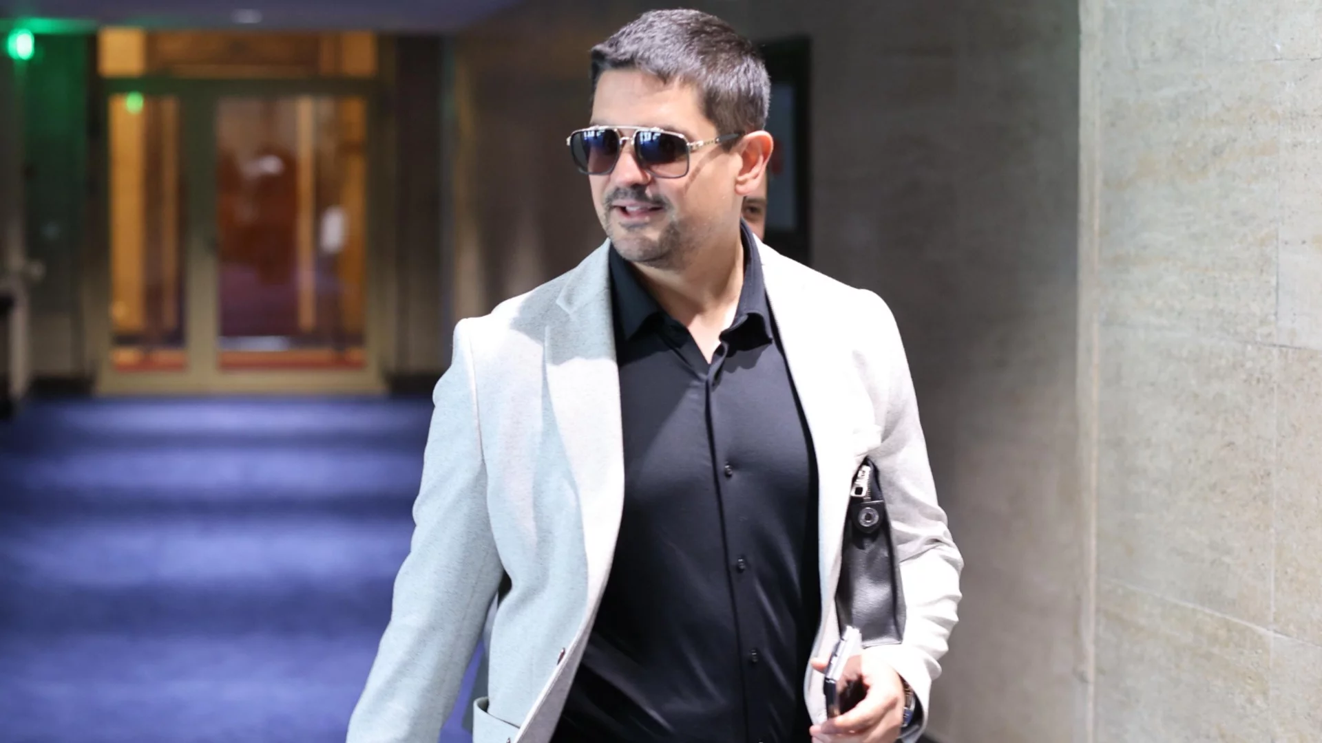 Туроператорите бесни на "по-равни от другите": От Дубай се извозват приоритетно политици и бизнесмени