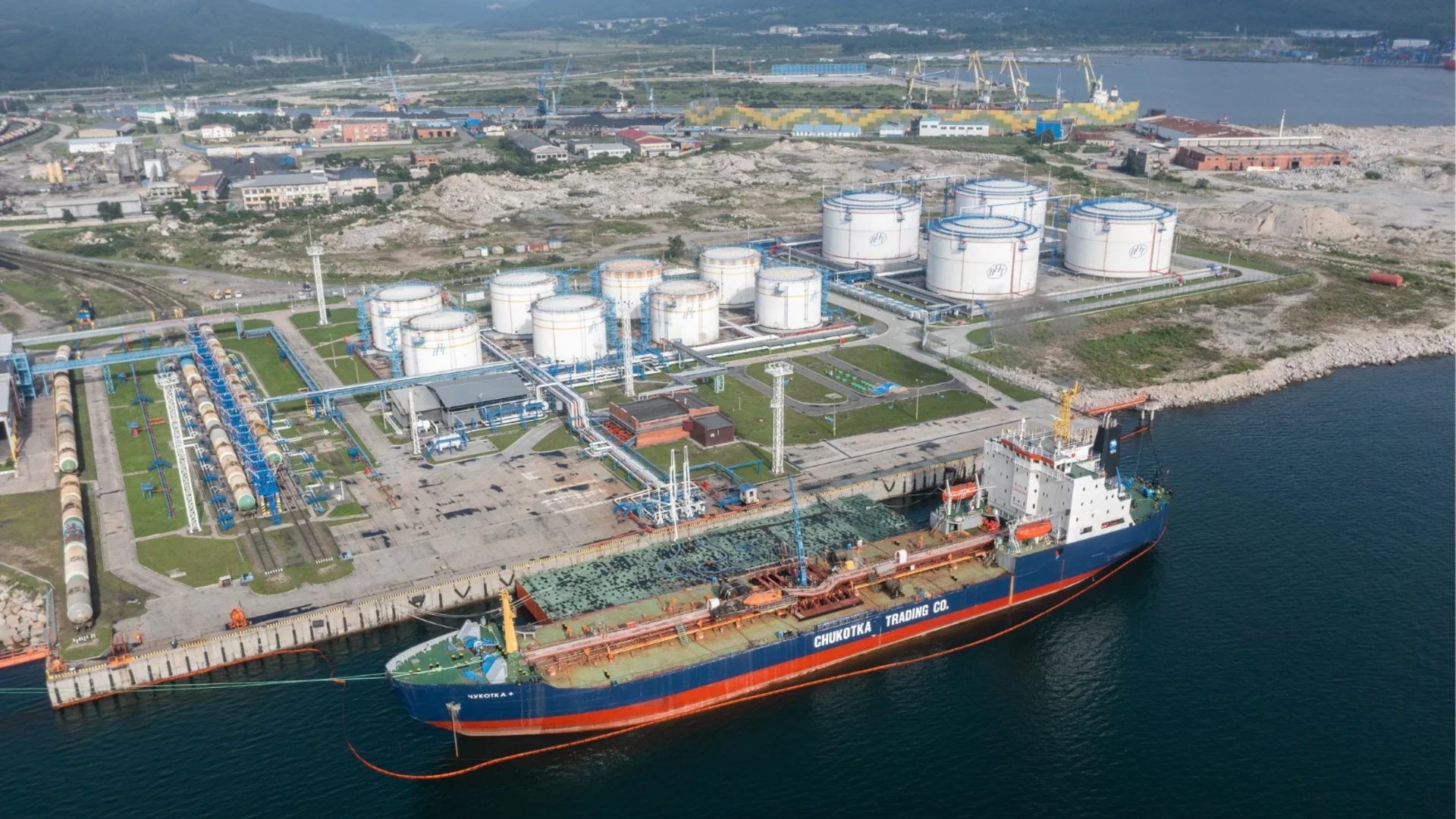 Войната в Иран накара индийските рафинерии да се върнат към руския петрол