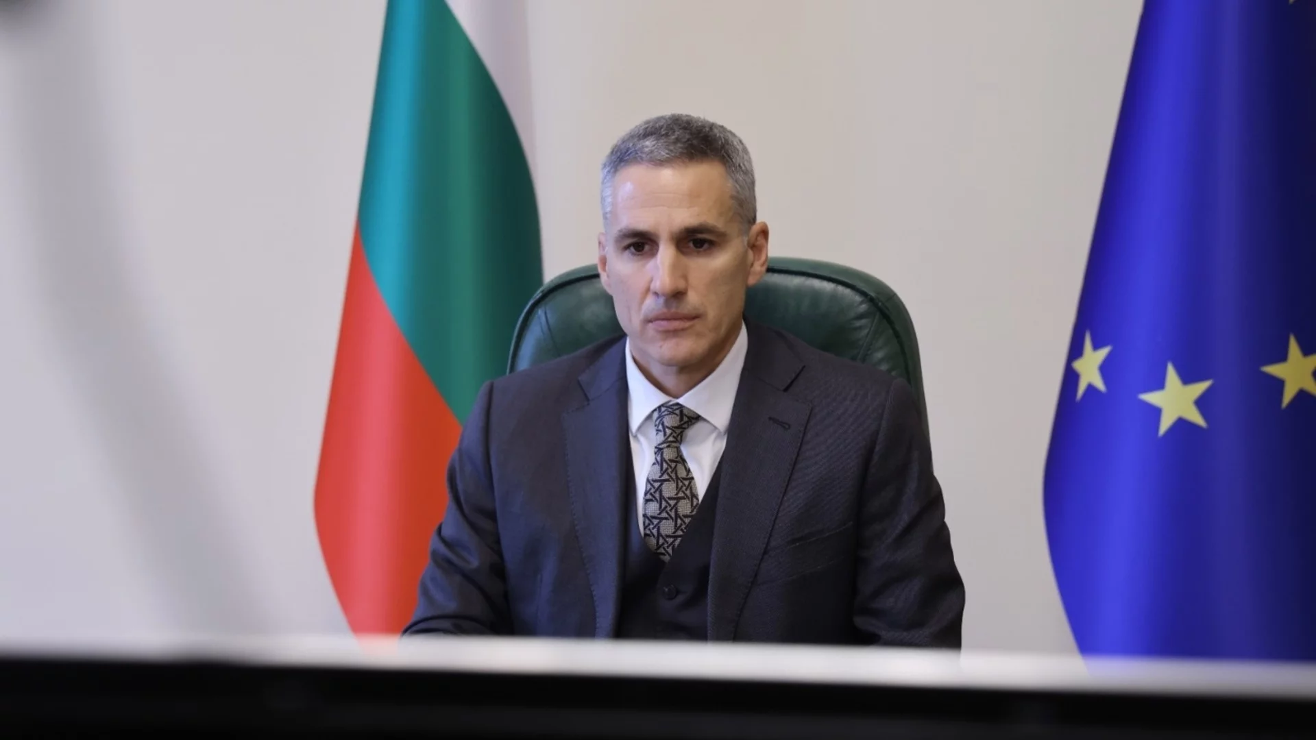 "НАТО ни пази": Съветът по сигурността при Гюров събра партиите - някои избраха да открият кампанията си на гърба на войната (ОБЗОР)