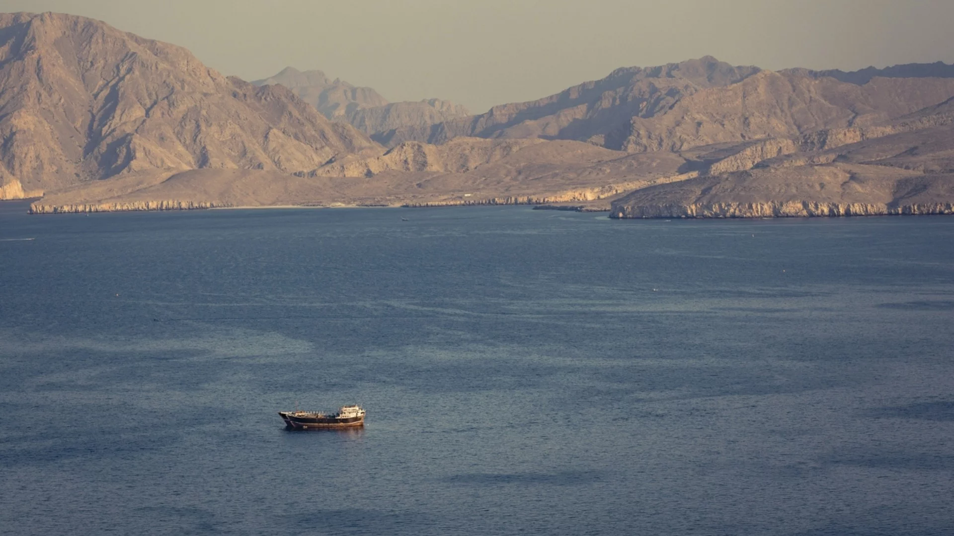 Продължителна блокада на Ормузкия проток носи рискове за ЕС: Германски анализ