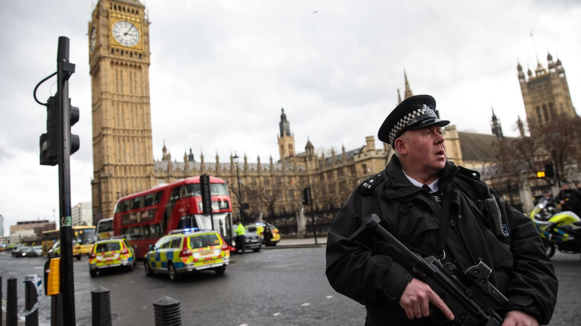 Великобритания арестува четирима ирански шпиони