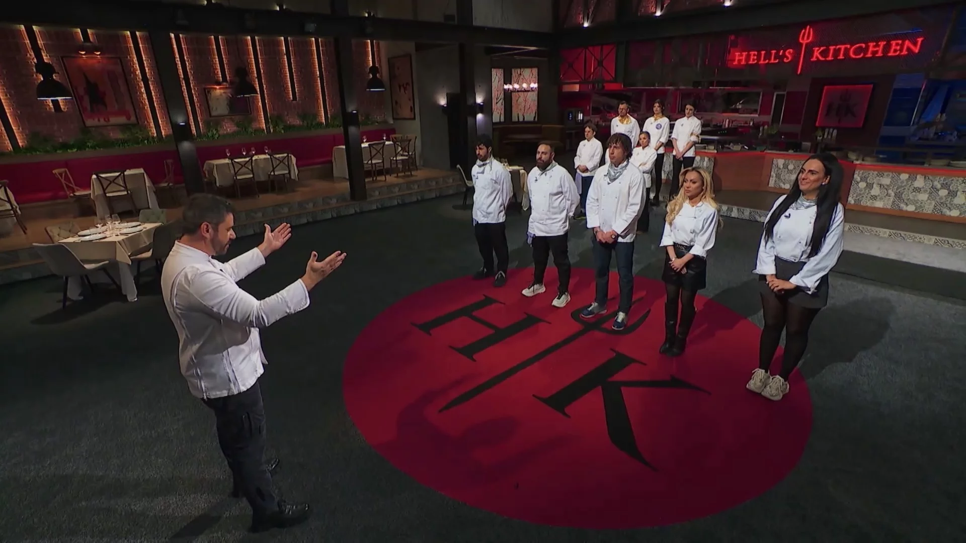 Пълен хаос при Платинените доведе до звездна рокада в "Hell's Kitchen" (ВИДЕО)