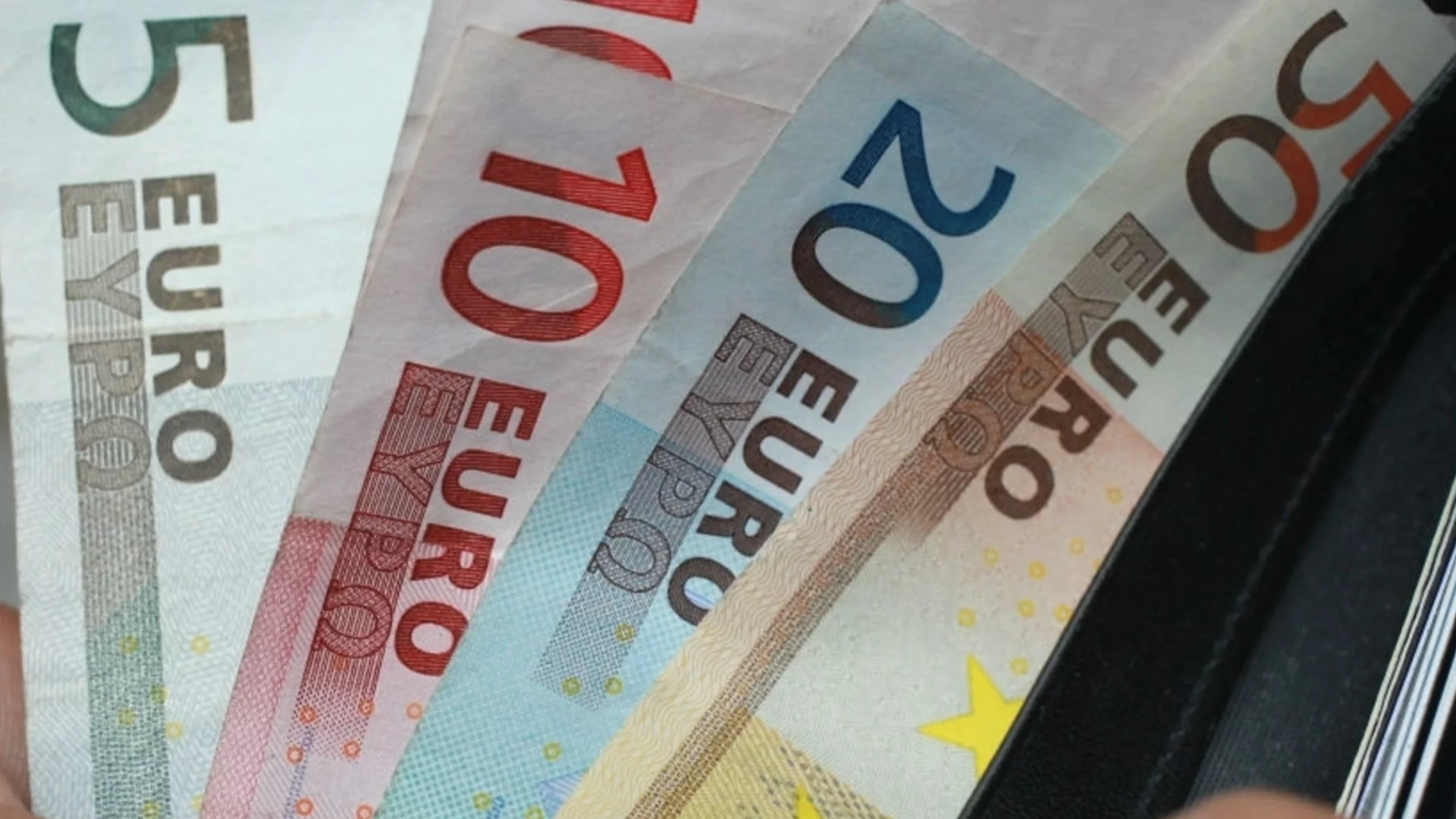 Еврото е със значителна промяна в курса през седмицата