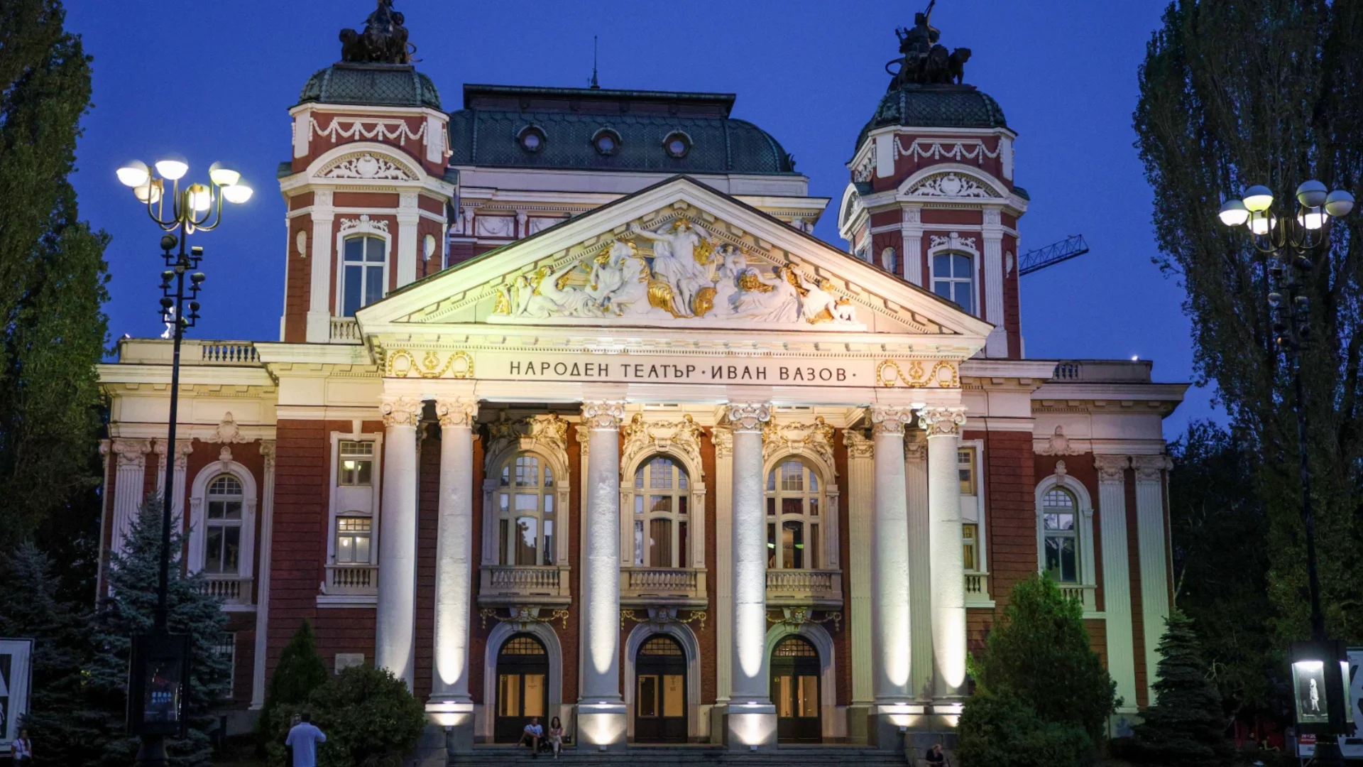 Пред фалит: Театрите заплашиха, че ще затворят