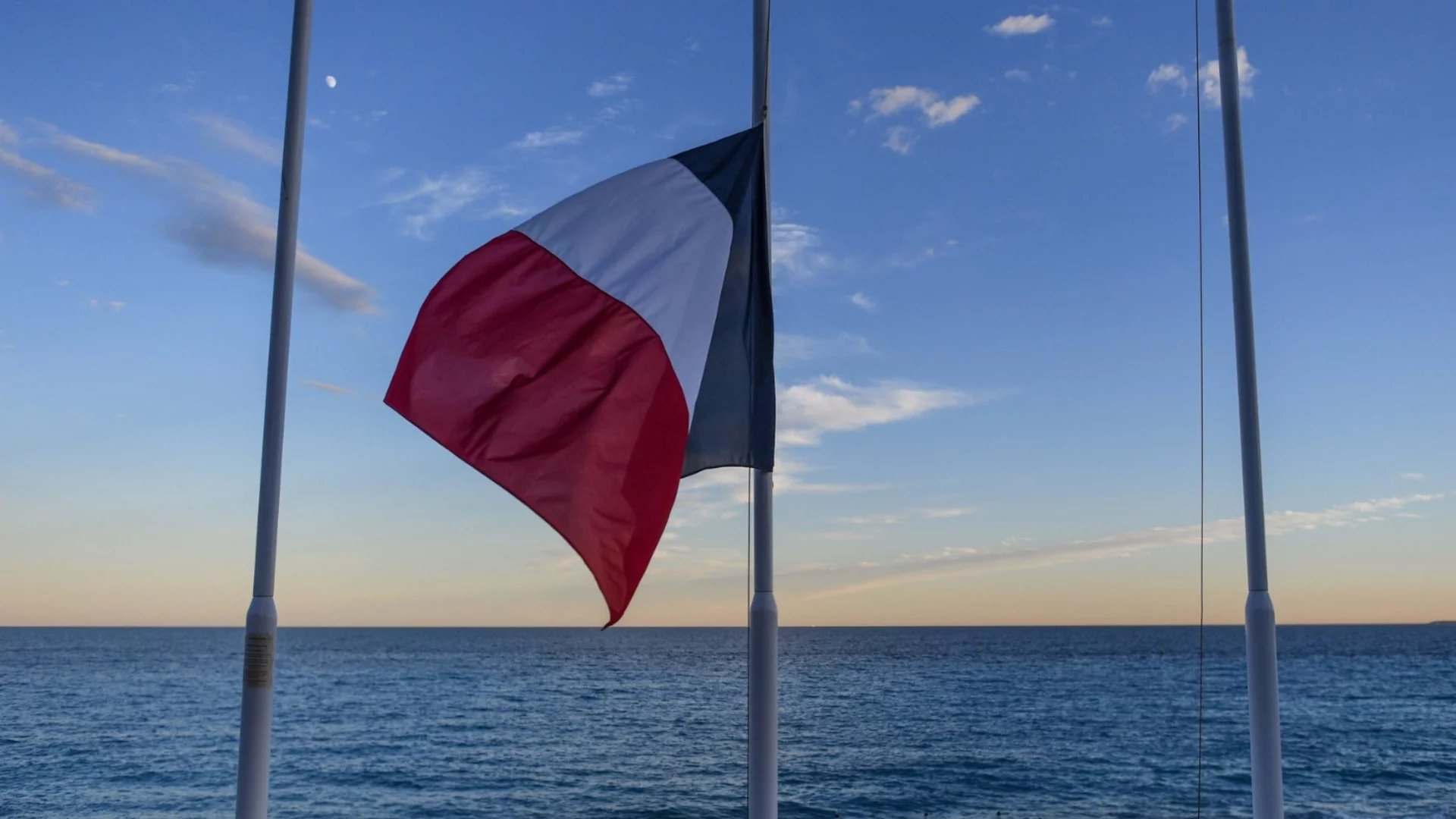 Франция е решила да разположи амфибиен хеликоптероносач в Средиземно море