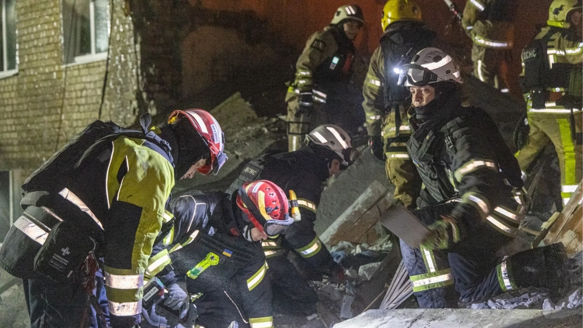 Русия порази жилищна сграда в Харков и донесе смърт (ВИДЕО)