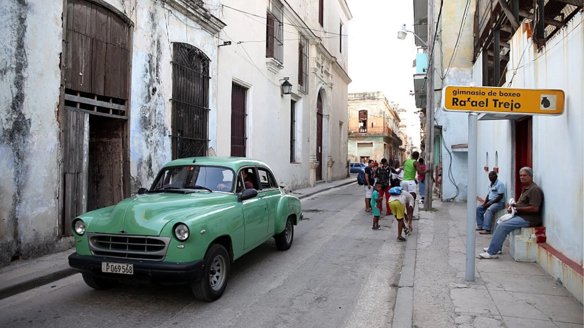 След 60 часа без ток: Протести срещу режима в Хавана (ВИДЕА)