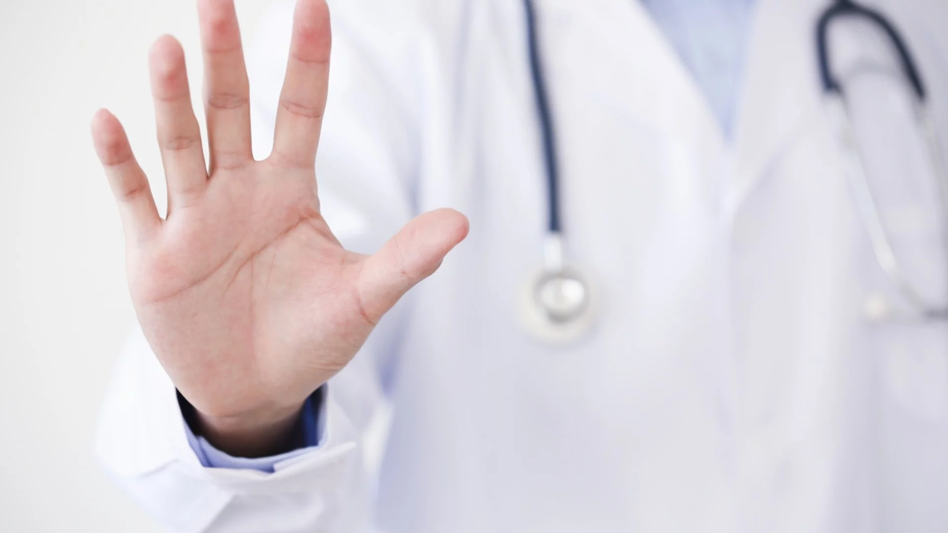 Mъж с фалшива диплома се опитал да стане лекар в болница - дипломата имала правописни грешки