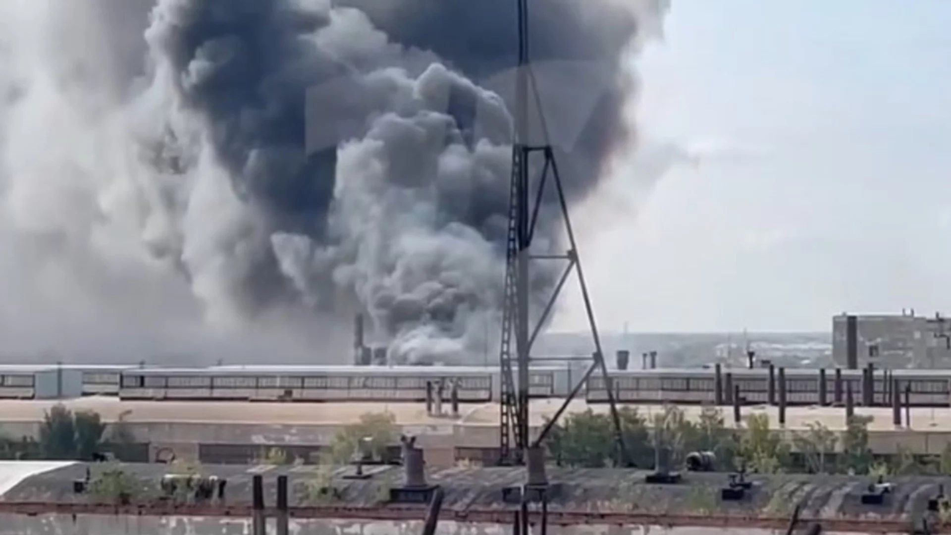 Украйна подпали руско нефтохранилище и пак спря тока на Белгород с мощна въздушна атака (ВИДЕО)