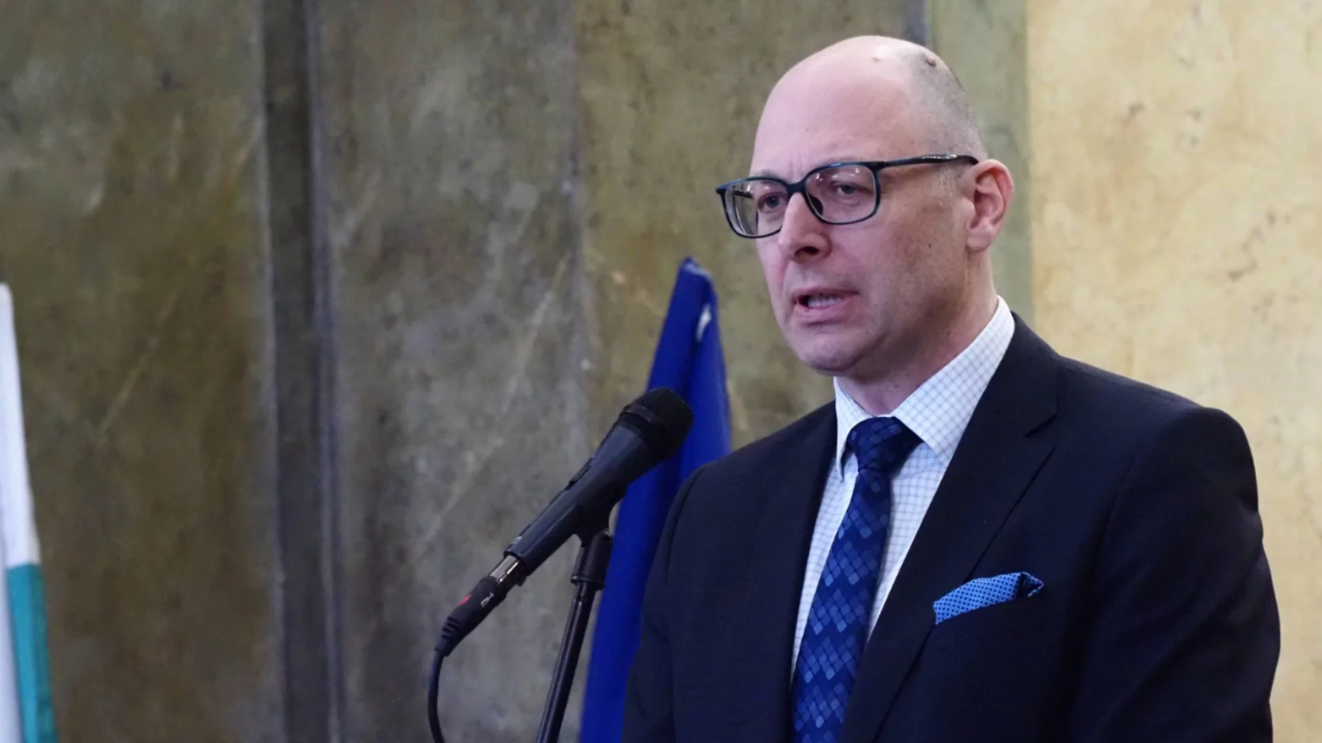 Йордан Божилов: Няма пряк риск за сигурността на България