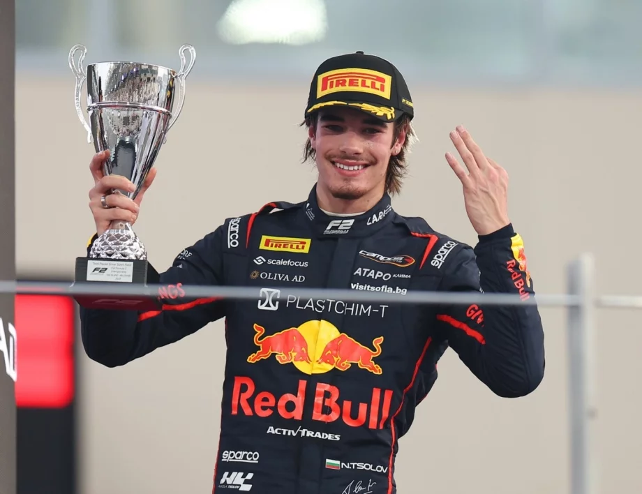 Велико! Никола Цолов постигна историческа първа победа във Формула 2!