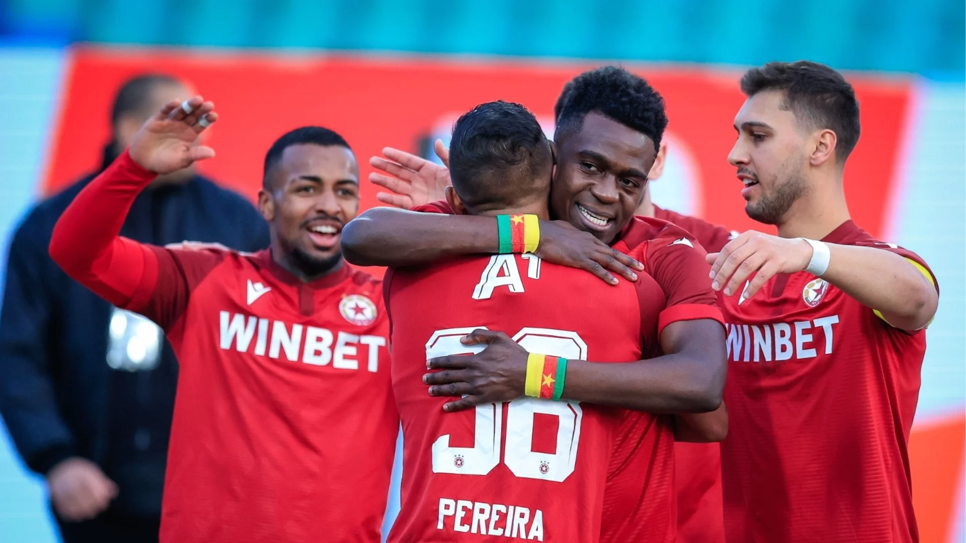 ЦСКА диша във врата на Лудогорец: "Армейците" не дадоха шанс на Локо София