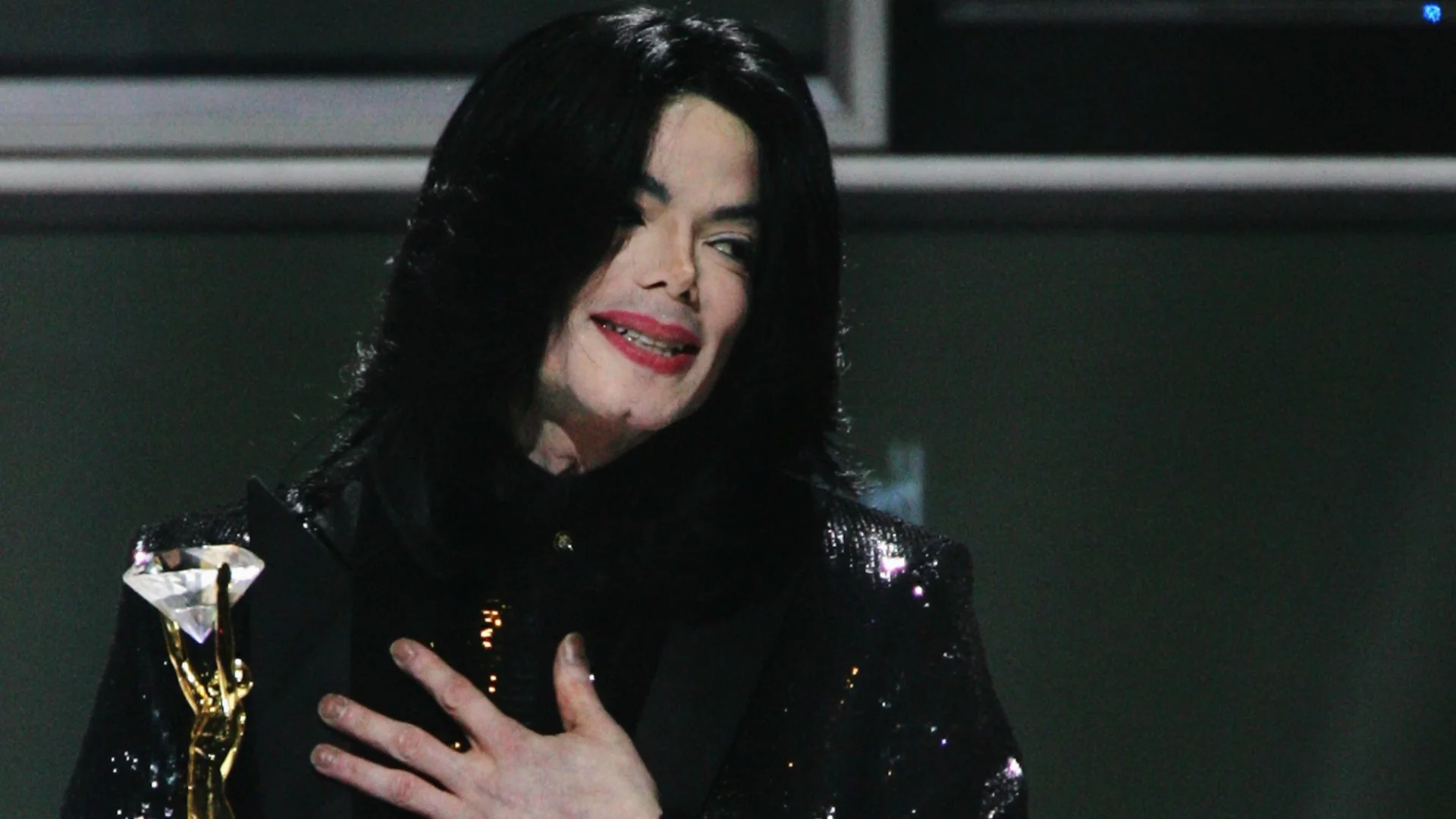 Семейство твърди, че петте им деца са били малтретирани от Майкъл Джексън