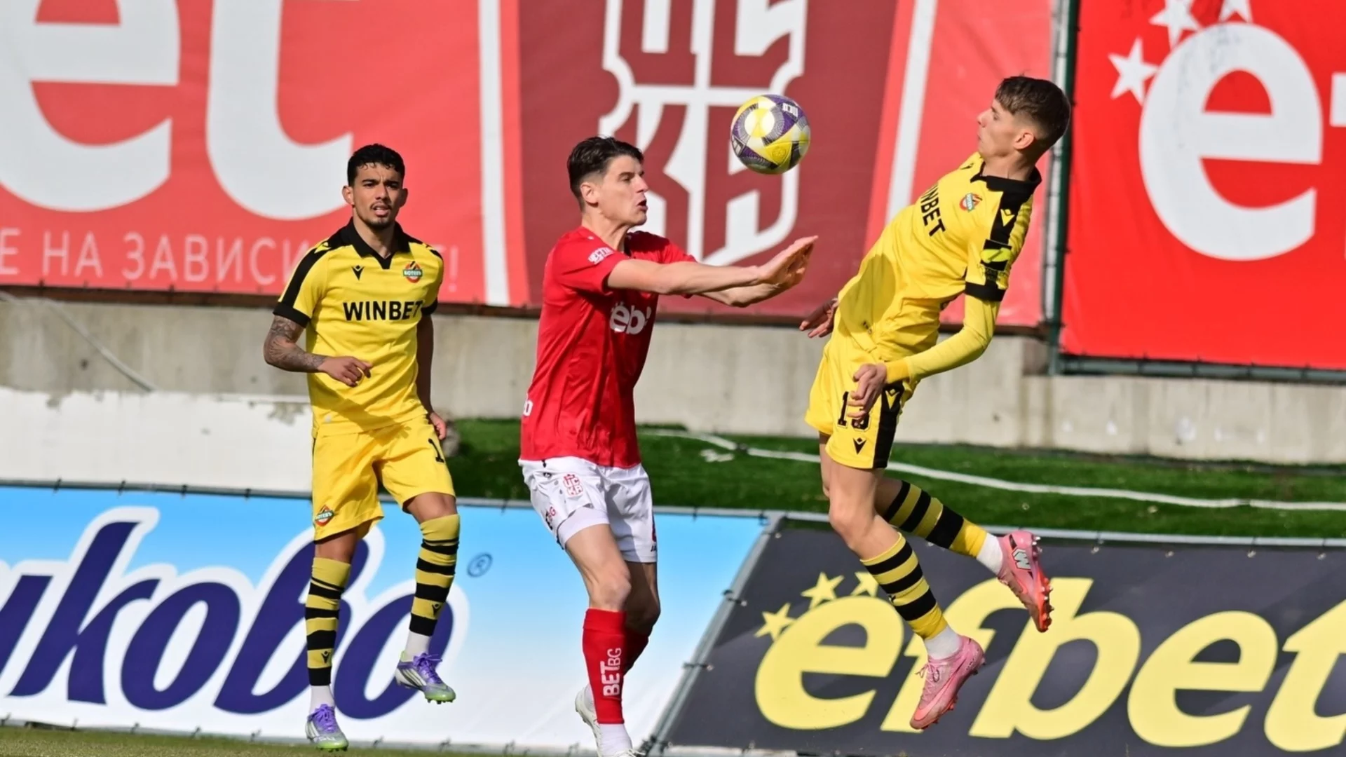 Страхотен вратар не позволи на ЦСКА 1948 да доближи Левски