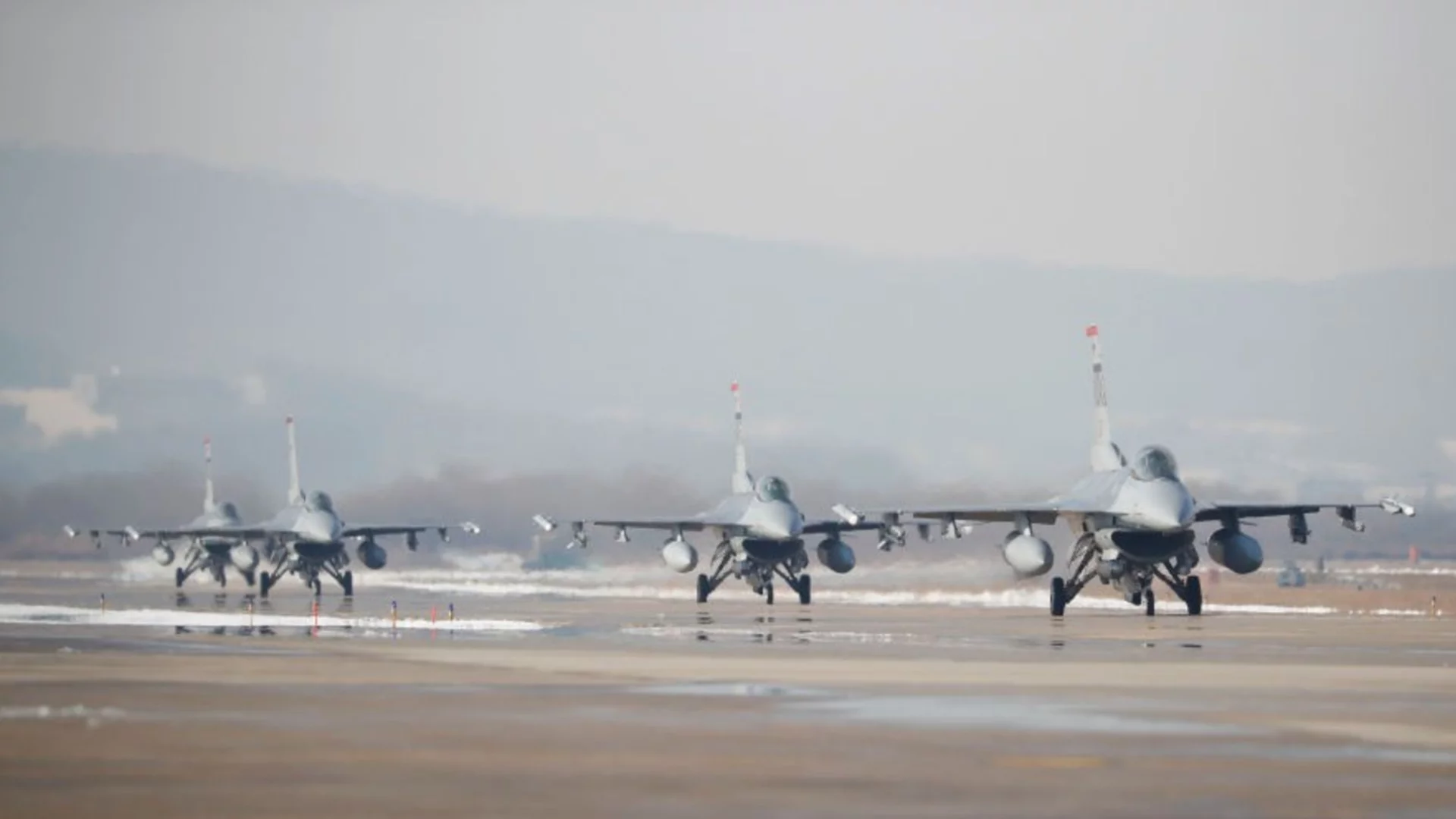 Турция праща изтребители в Северен Кипър