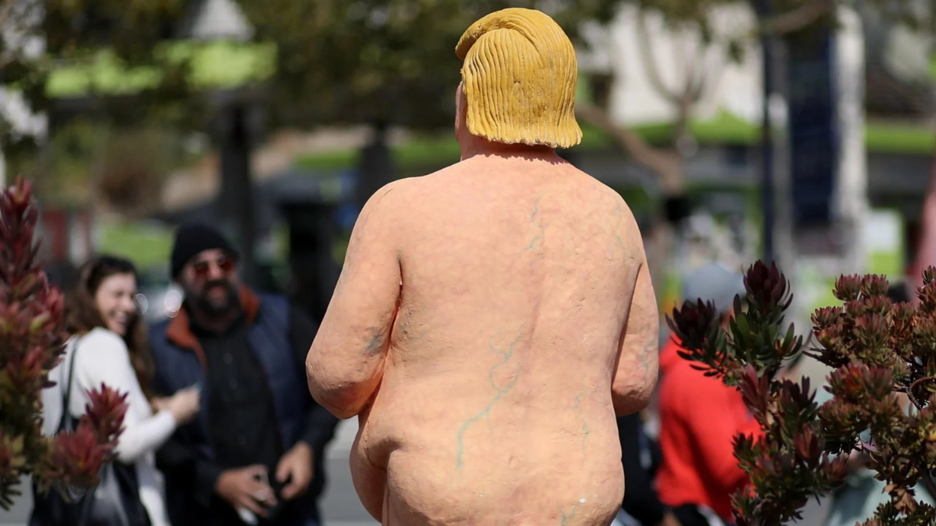 Надпреварата да се подмажат и подложат на Тръмп не спира: Мечти за статуя и хвалби за злато от Венецуела (ВИДЕО)