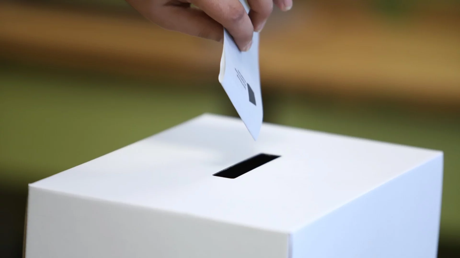 "Купуване на гласове, клиентелски мрежи и дезинформация": Международен доклад за изборите у нас