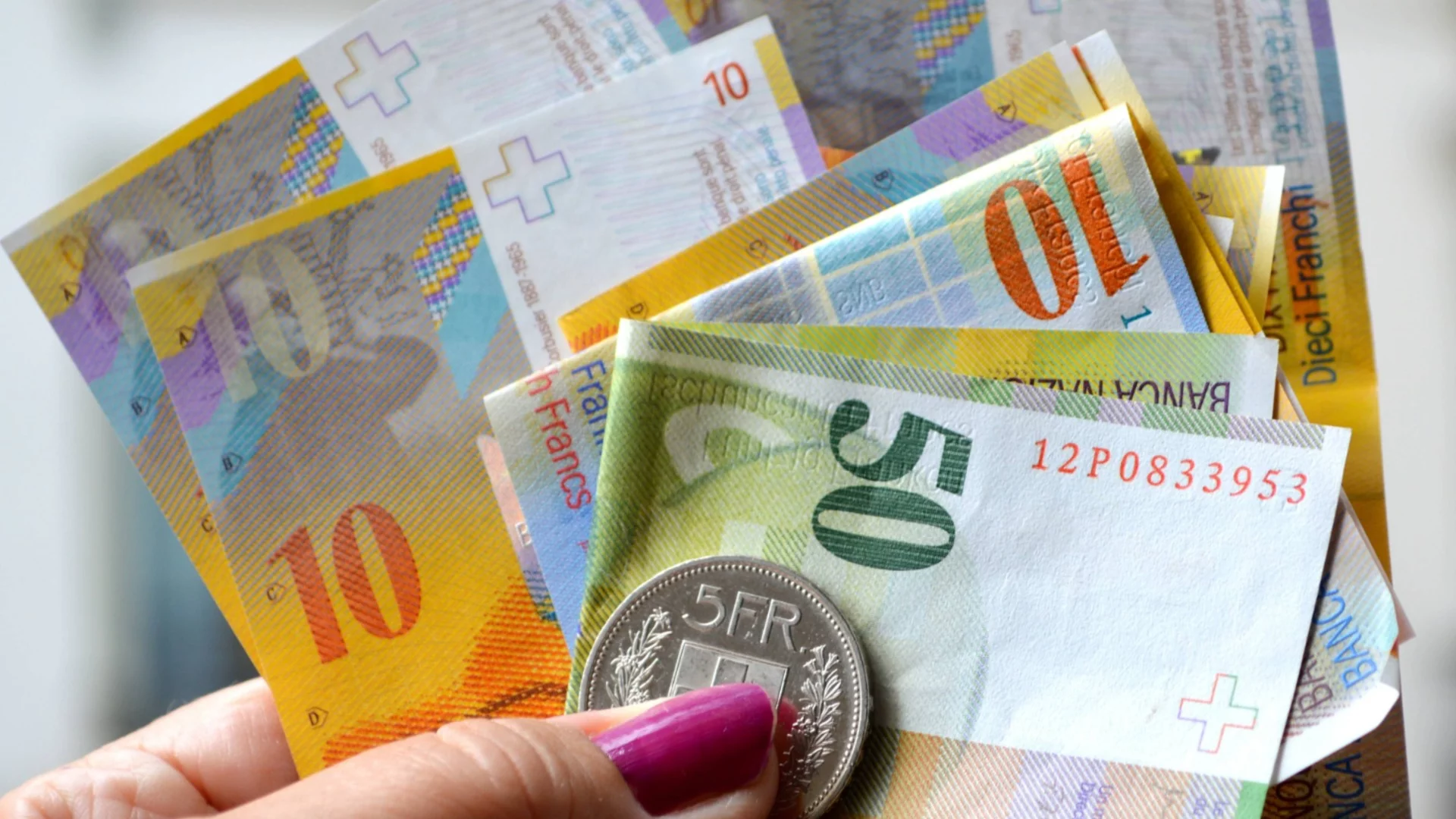 След референдум Швейцария ще впише кеша в конституцията си