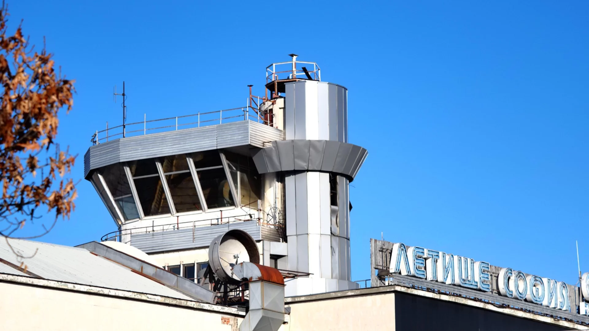 От началото на войната в Иран: Колко полета от и до летището в София са били отменени?