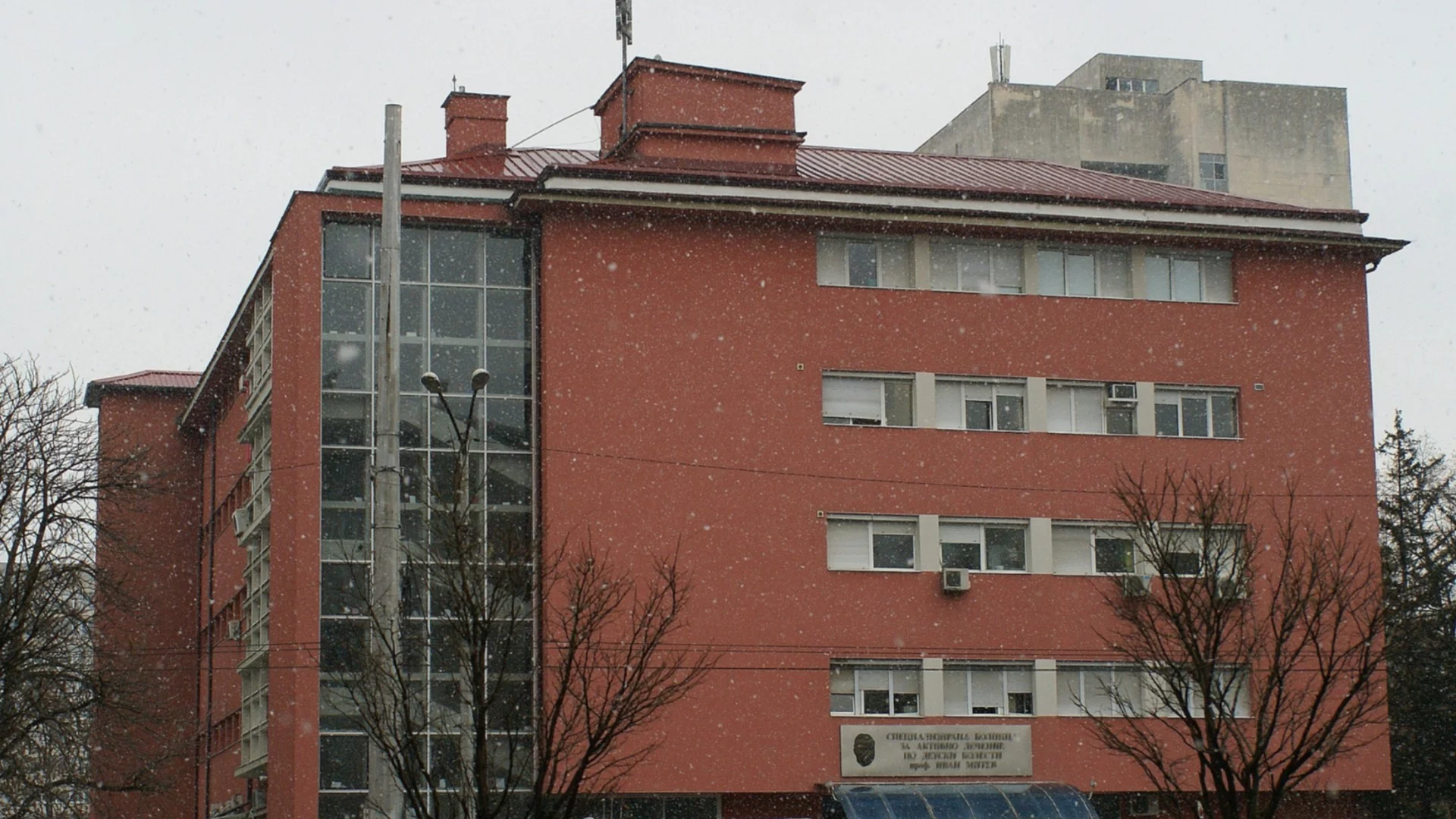 Токсична среда, интриги и болнични войни: Как цяло отделение напусна столичната педиатрия