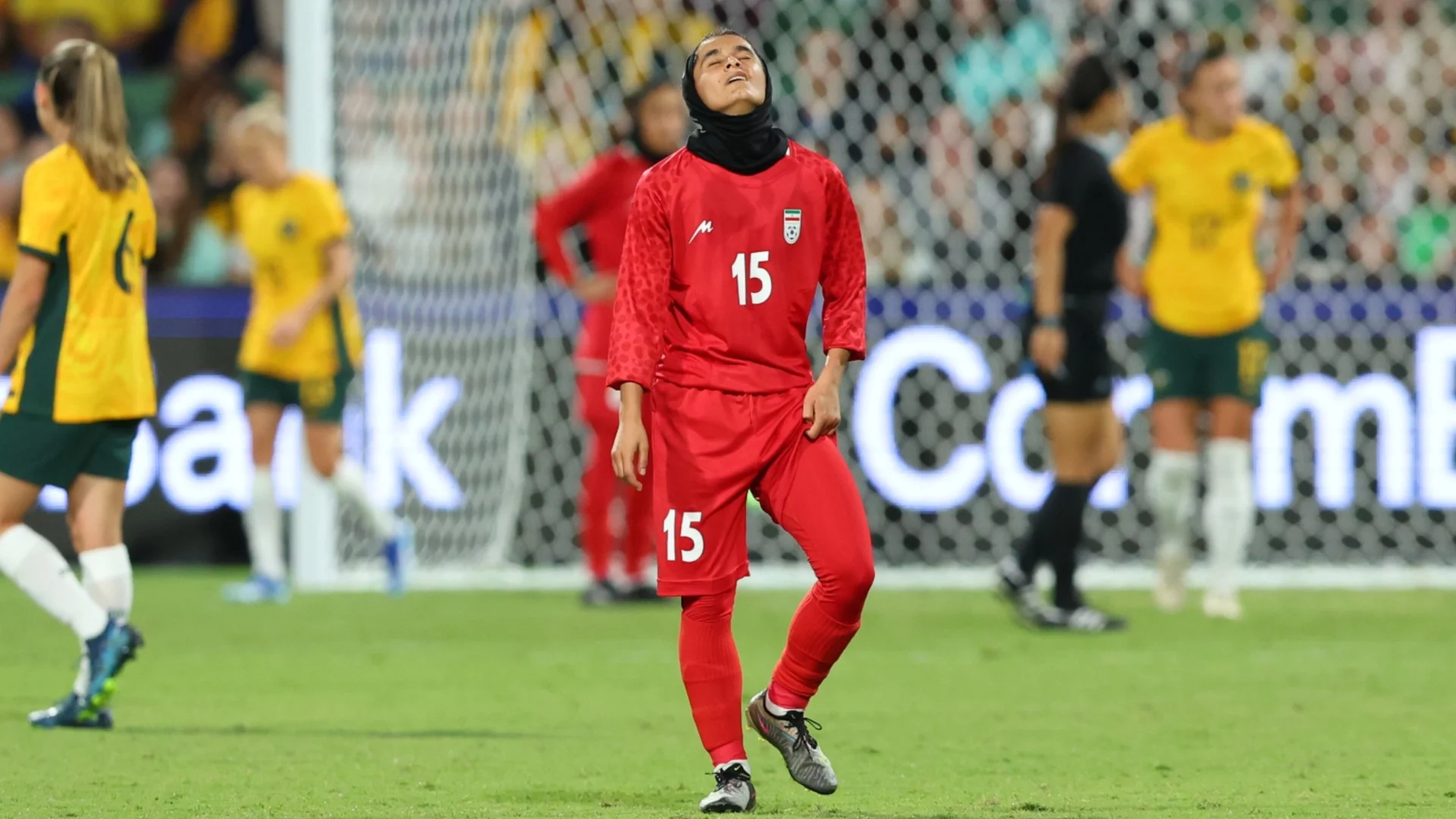 Бунтът на женския футболен отбор на Иран: "Предателство", заплахи и страх