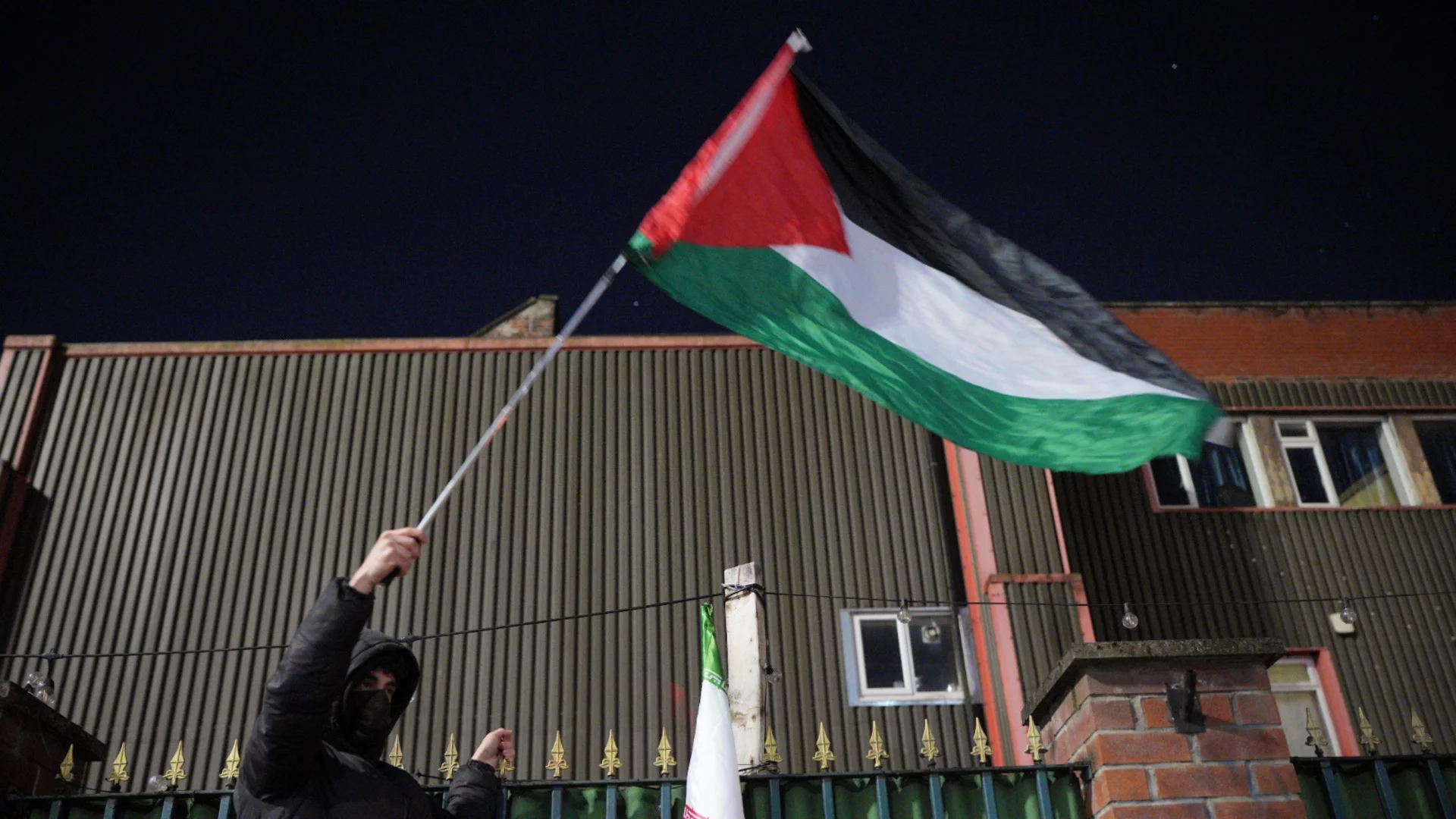 Посланикът на Китай у нас призова за дипломация в Иран вместо "законите на джунглата"