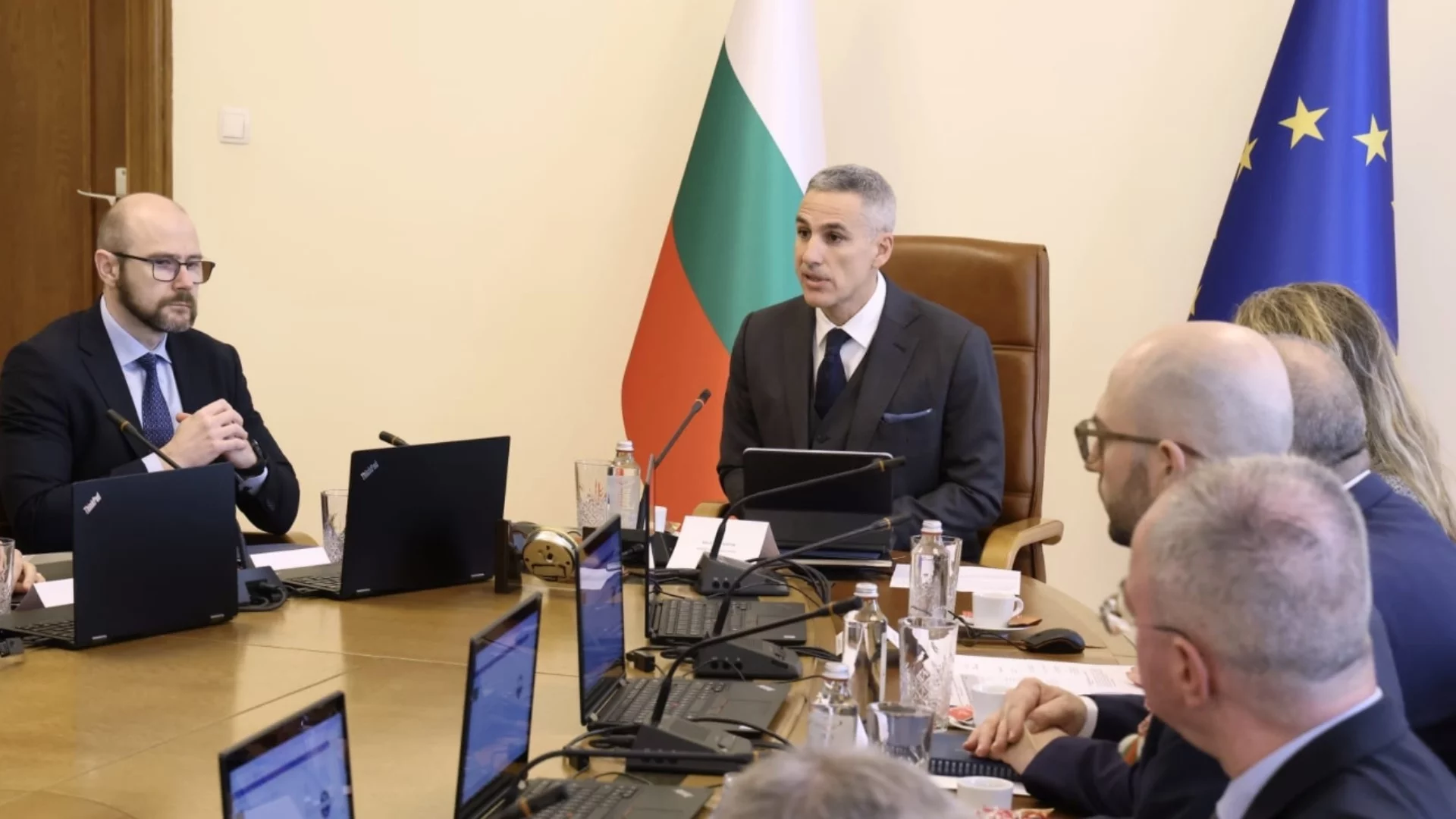 Кабинетът "Гюров" продължава с рокадите