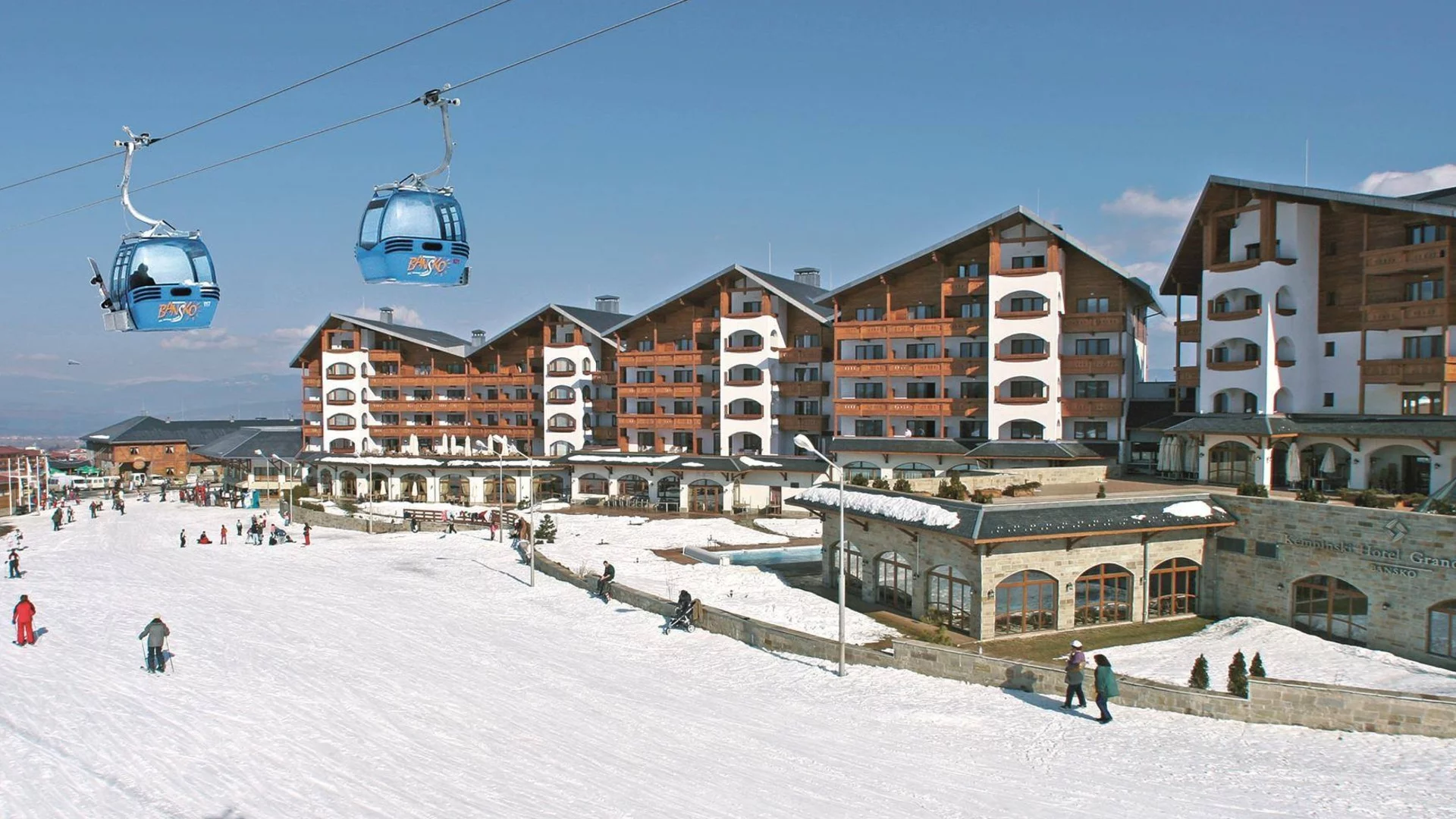 Делюзията "Туристи няма, държавата да плаща"